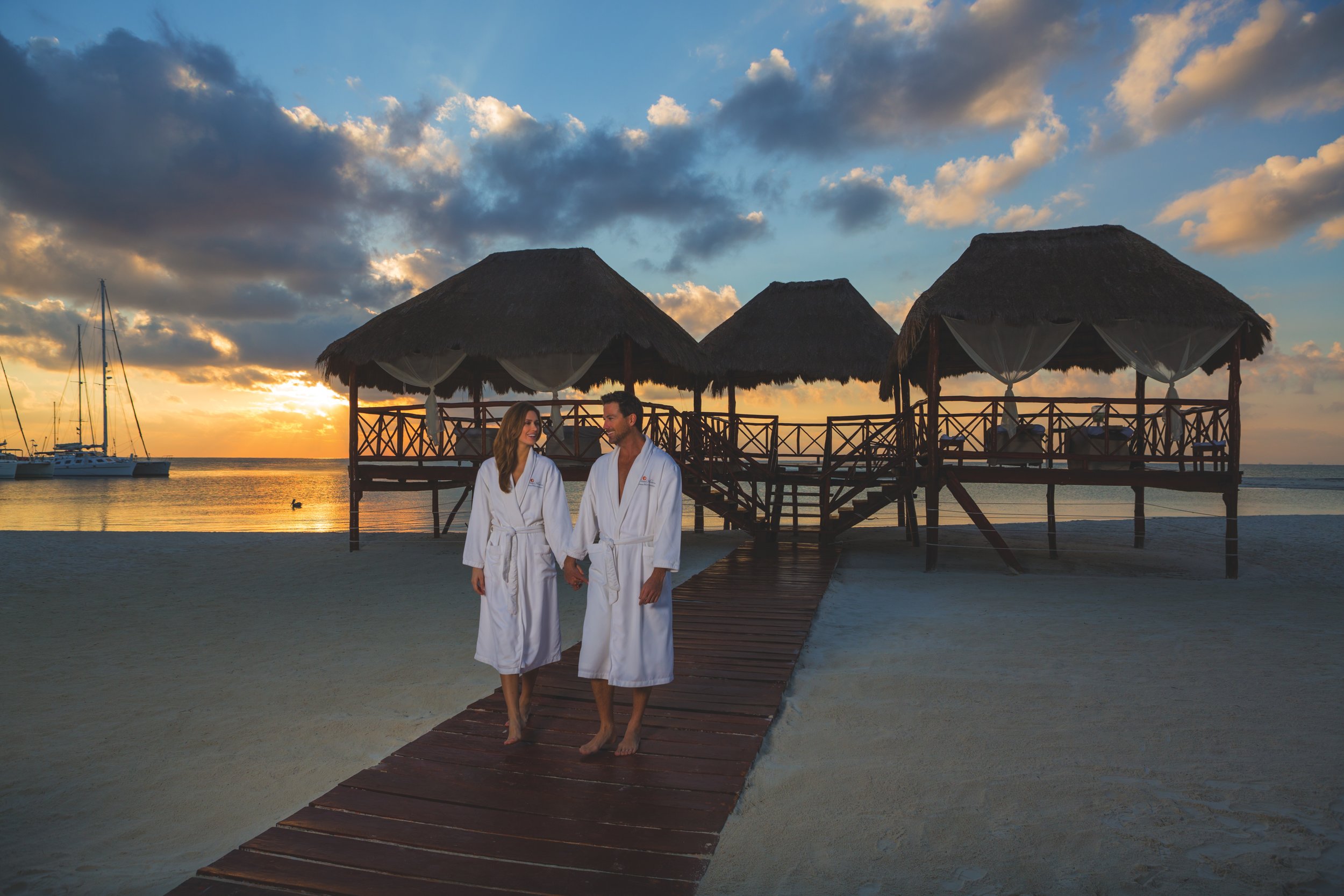 EDM Couple Sky Massage Wide C.jpg