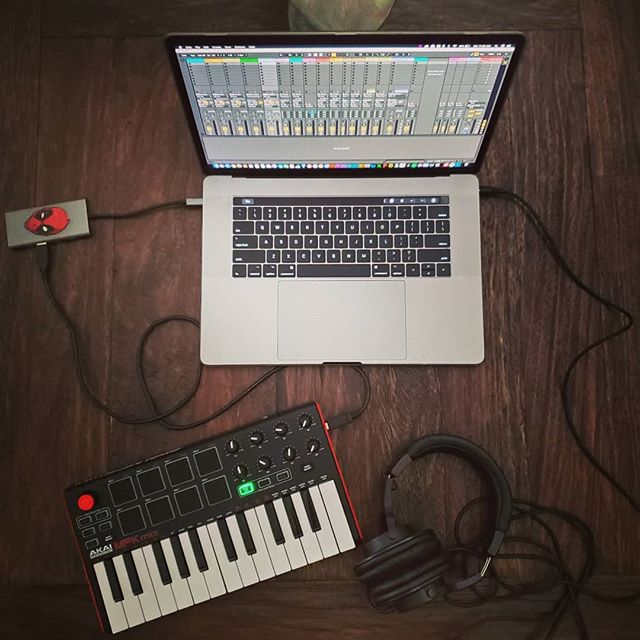 Beats on the go.  What is your gear set up for on the go production??
.
.
.
#music #musicproducer #akai #akaimini #apple #mac #macpro #audiotechnica #abletonlive #live #production #musicproduction #producerlife #musicproduction #beatmaking #beatstars