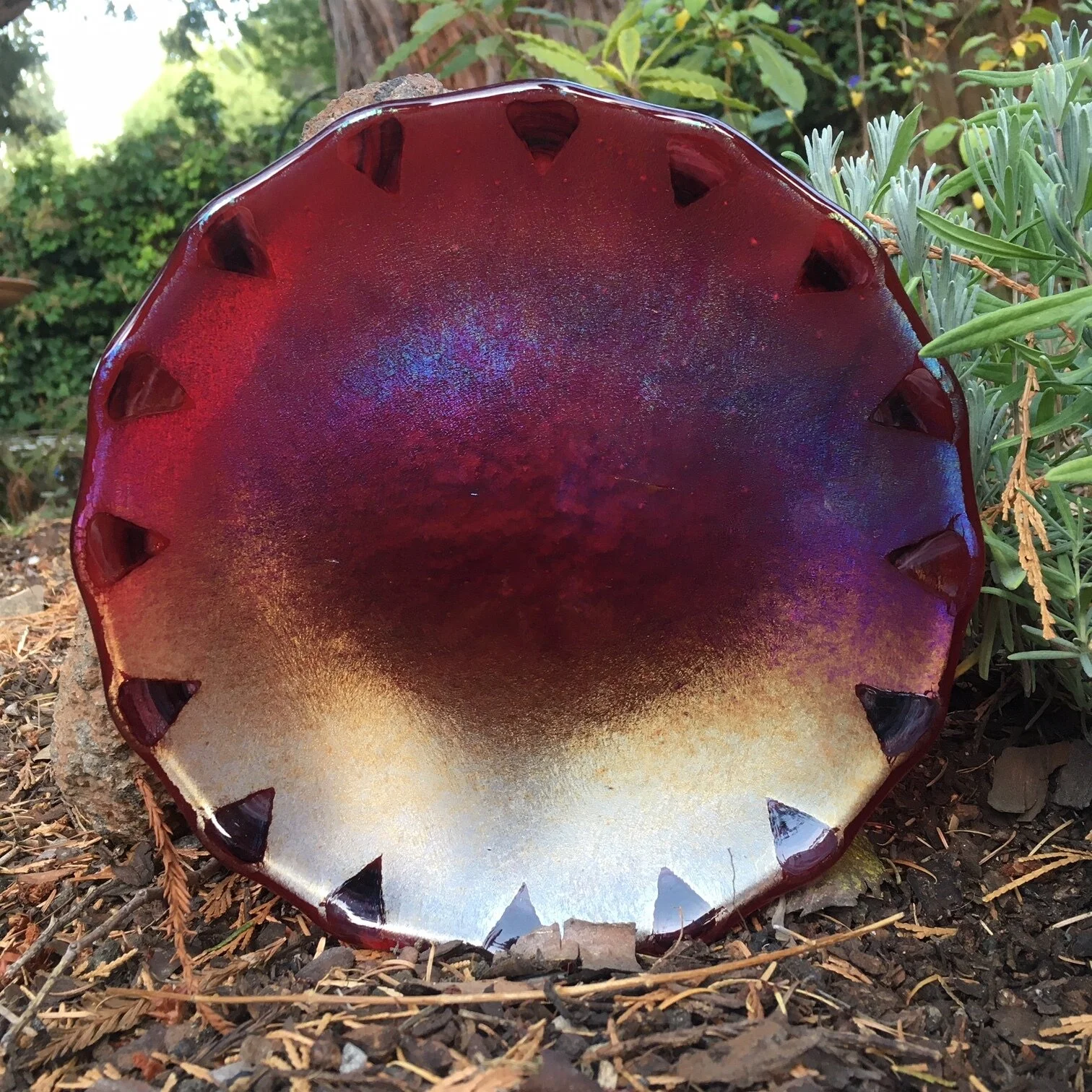 Red Iridescent 9 in dia..JPG