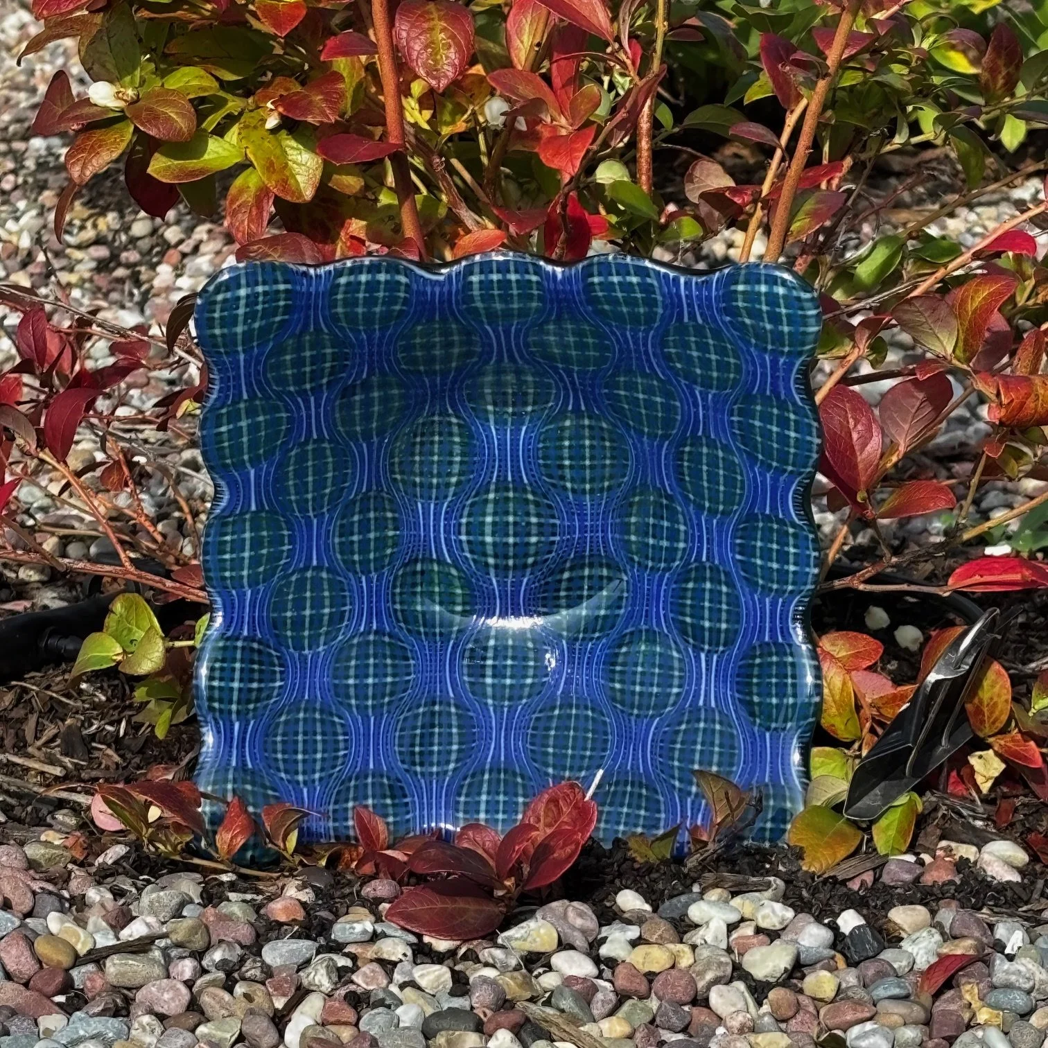 Green transparent base, clear_white_dark cobalt blue stringers 10 in dia, 3 in h at corners.jpg