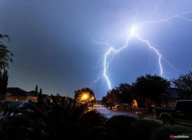 Another one from last night!⚡️
.
.
.
.
#TxTroubleMaker #txtroublemakerphotography #moodygrams #createyourhype #longexpoelite #documentaryphotography #sonyambassador #longexposure #urbanjungle #nightshooters #naturephotography #artofvisuals #sonyimage