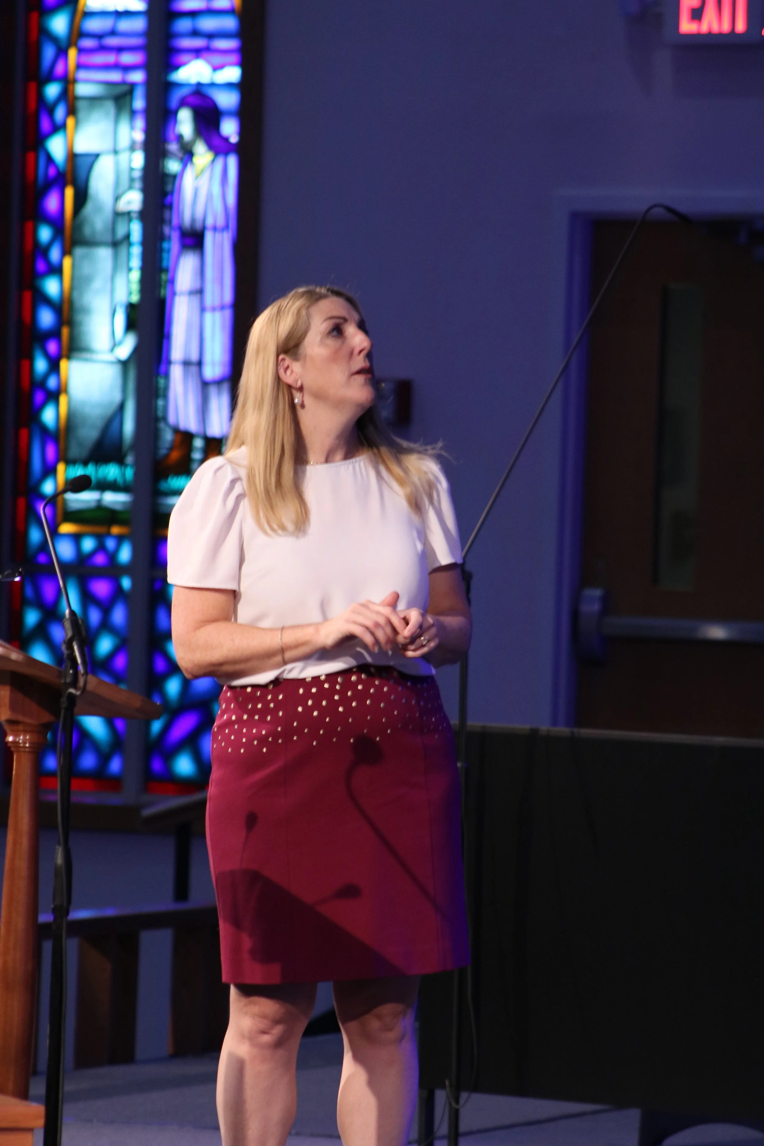Pastor Vicki preaching at New Hope Church during the sermon on Gideon from the Book of Judges, part of the 'What a Mess' series.