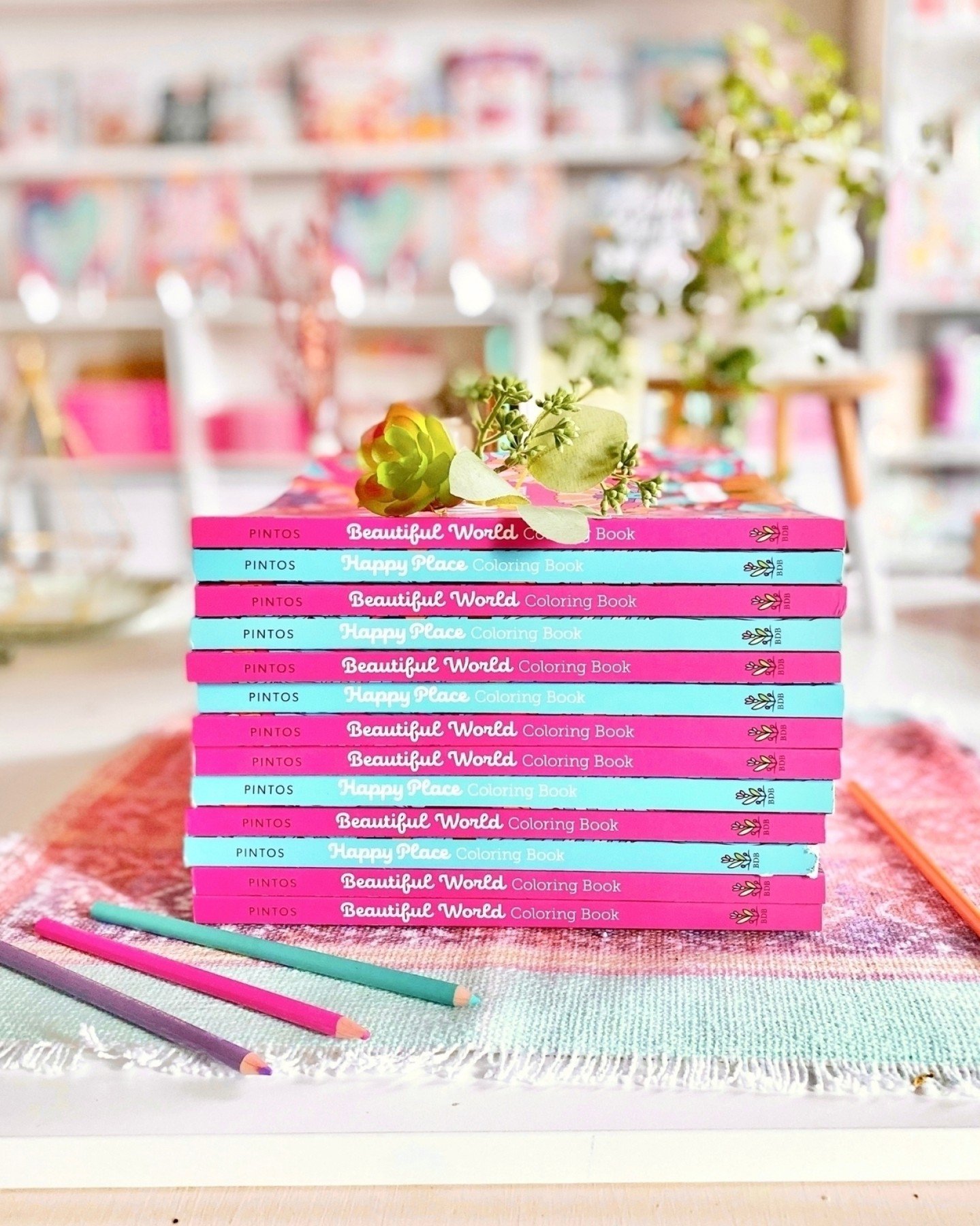 Did you know that we have not one but TWO gorgeous coloring books by Car Pintos of @carpintos ? If you love nature-inspired coloring patterns, these whimsical and cheerful coloring books are for you! Swipe for a peek inside and take a closer look at 