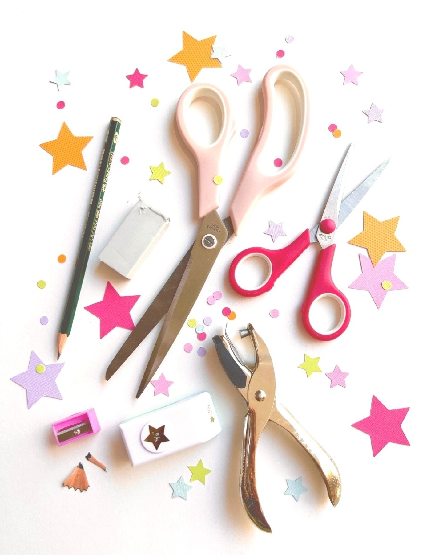 In the mood for crafting? Check out MAKE YOUR MEMORY by Paige Taylor Evans of @paigetaylorevans ! 

This book details three different ways to preserve and share your beloved memories! Learn how to create fun scrapbook layouts, thoughtful cards, and u