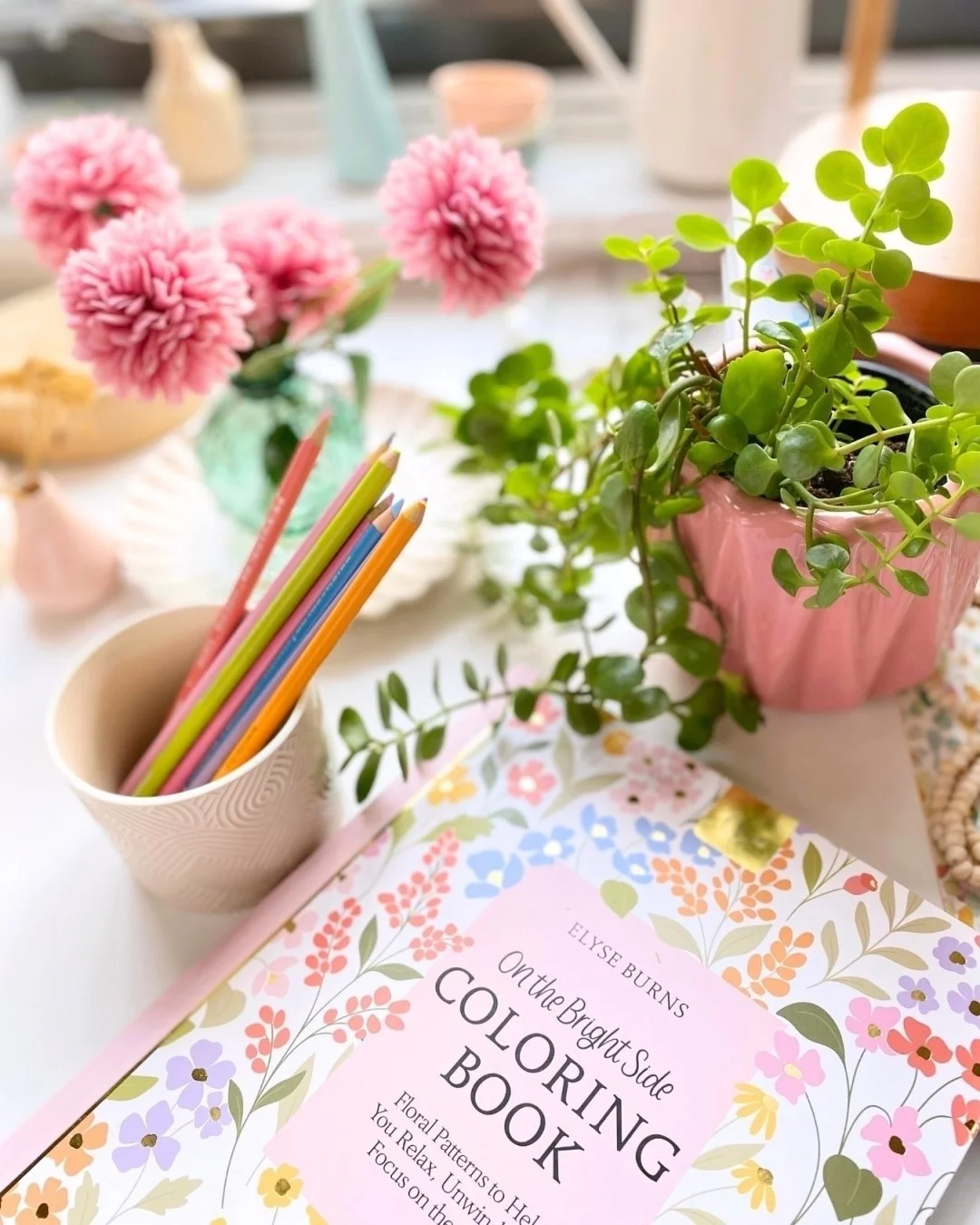 Embrace the sunshine with ON THE BRIGHT SIDE COLORING BOOK by Elyse Burns of @elysebreannedesign ! In this book, you'll find 60 happy coloring patterns on perforated pages, coloring worksheets to plan your palettes, and coloring tips to elevate your 