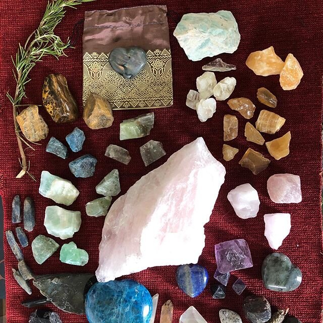 Received my beautiful #crystals from the great people at @theloveofganeshasf this afternoon. After unpacking the carefully wrapped pieces, my living room now smells like their shop. ✨💚✨