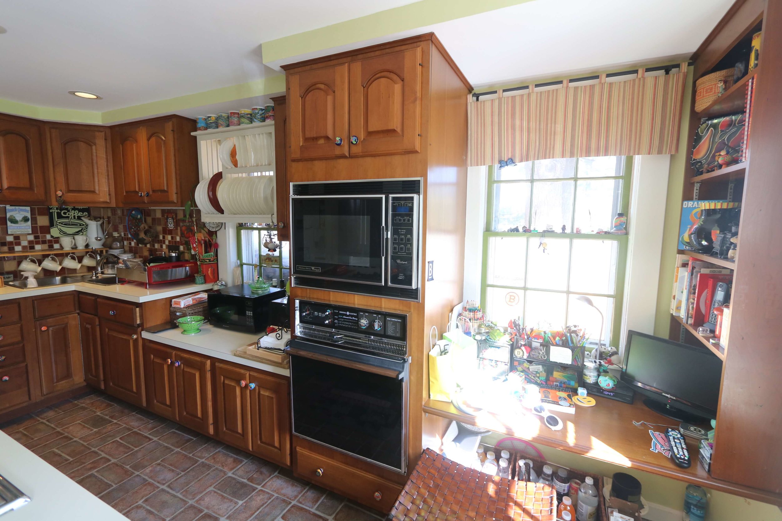 before farmhouse kitchen renovation 1.jpg