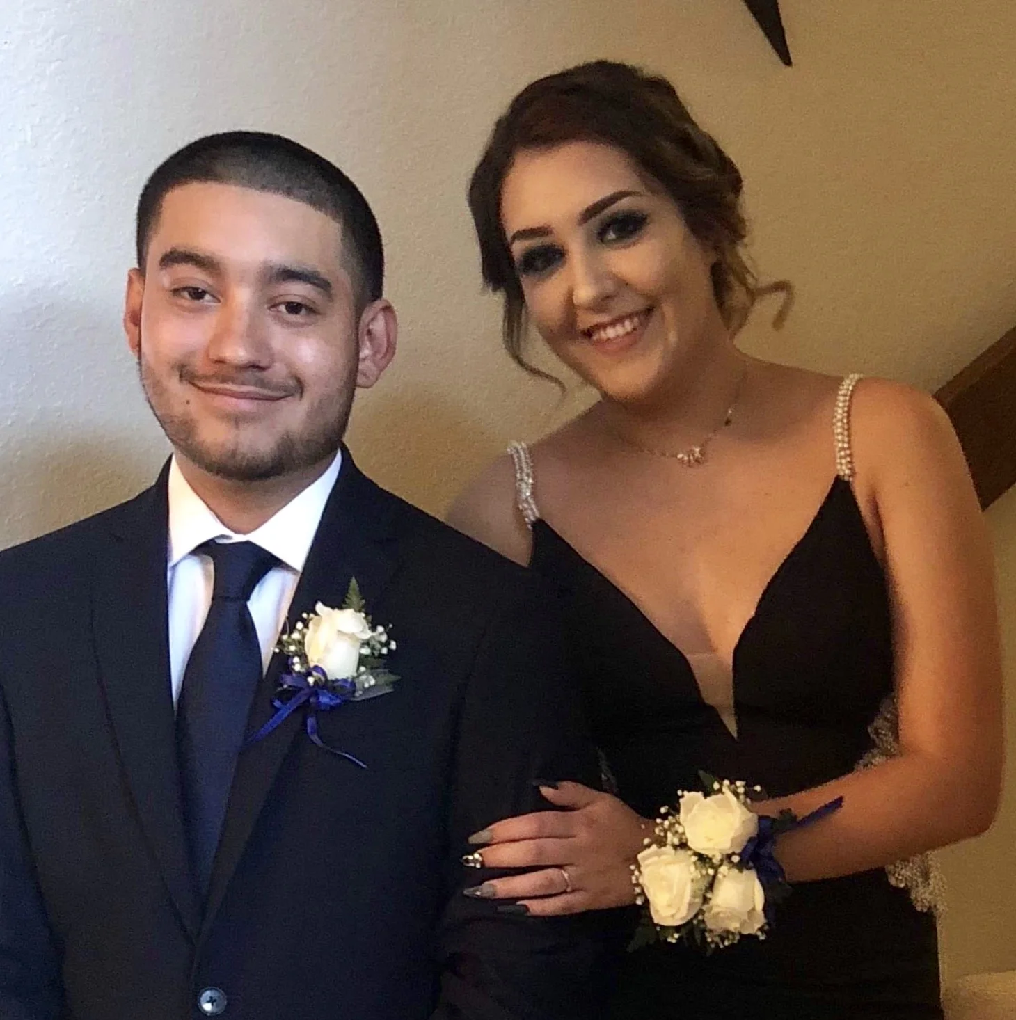 CRuby Valencia y Victor Reyes - Brindas de Boda / Grooms toasting glasses