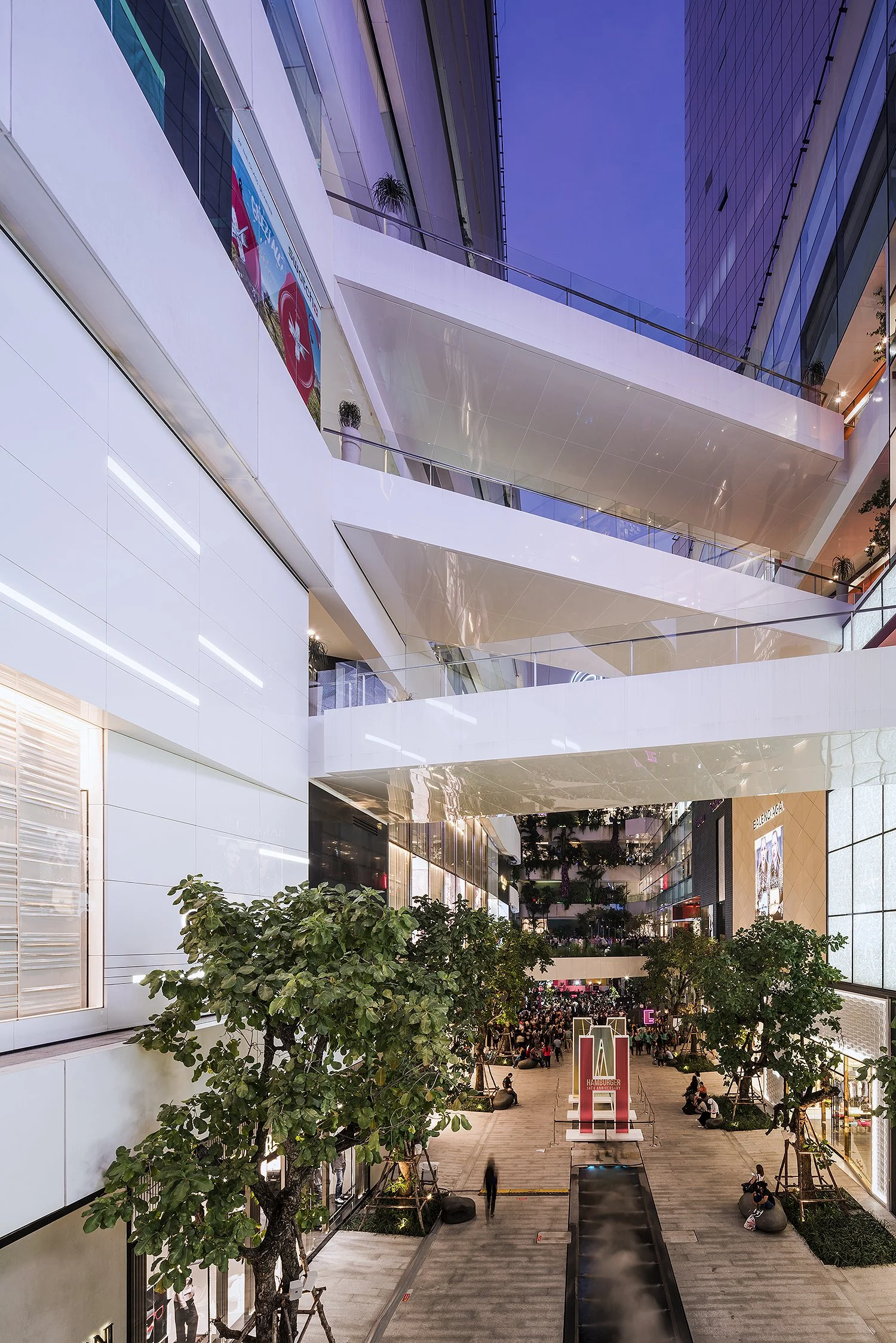 EMQ_Courtyard_1.jpg