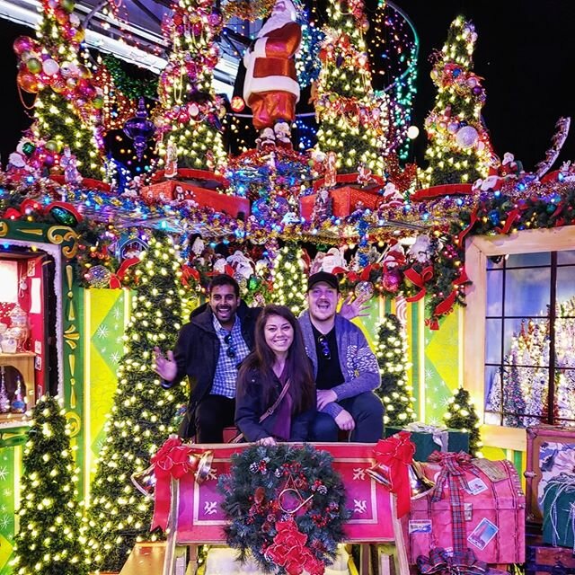 Had a #colorful, #lit, and educational time at #campchristmas by the @denvercenter! It was an immersive experience where we learned all about #Christmas #traditions throughout #history with fun #lights and drinks! #camp #light #tree #tradition #sleig