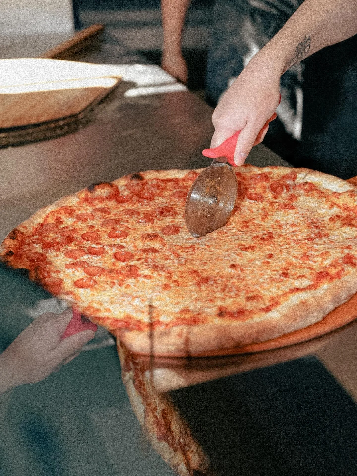 Good news! We deliver.
Bad news. It&rsquo;s cold and raining.

Stay dry and cozy and let us handle dinner 🍕

Both Slice Project locations are now on DoorDash!
Order your favorites straight to your door through the DoorDash app or at sliceprojectpizz