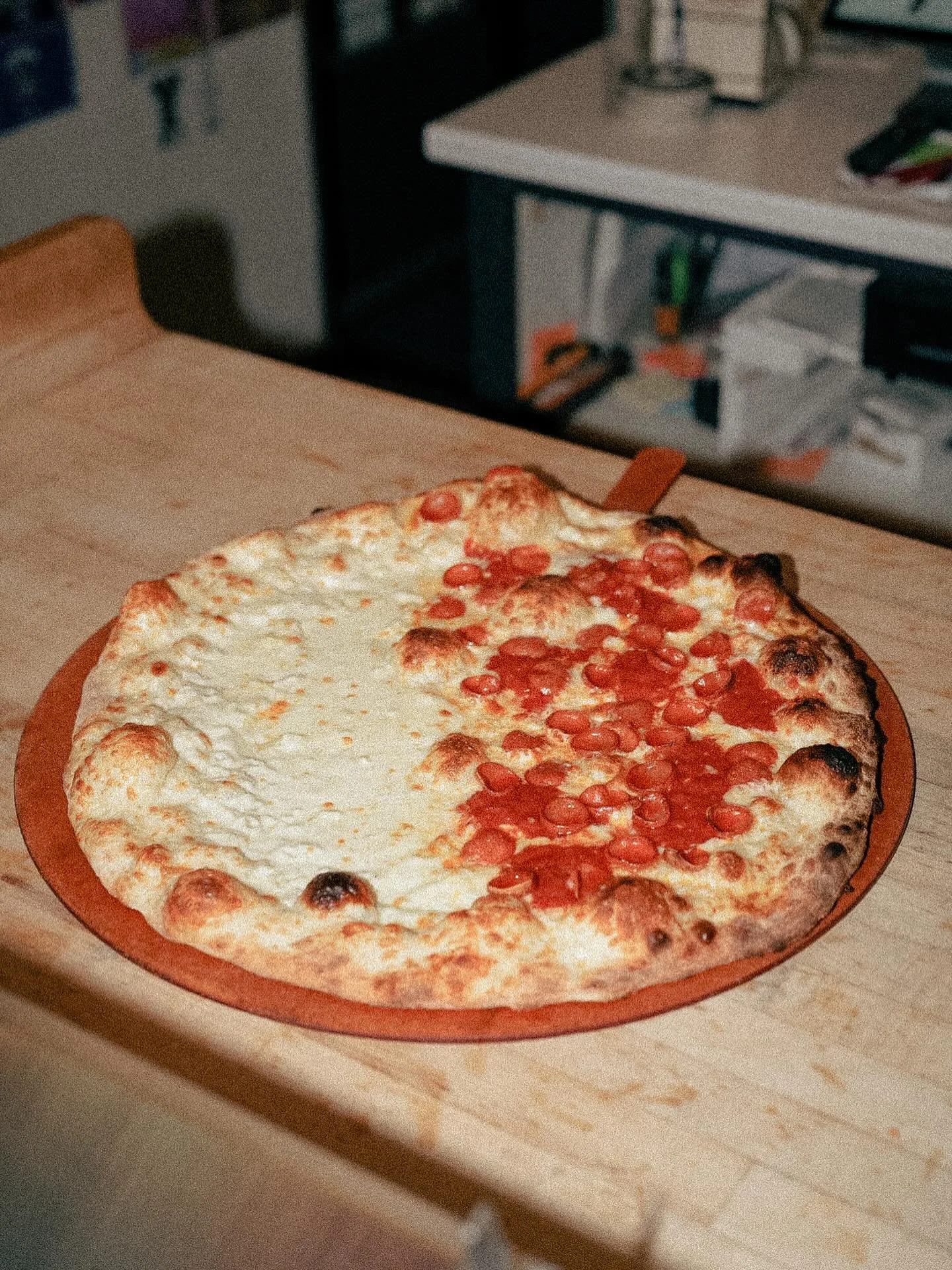 Rainy days ain&rsquo;t nothing but pizza days 💕