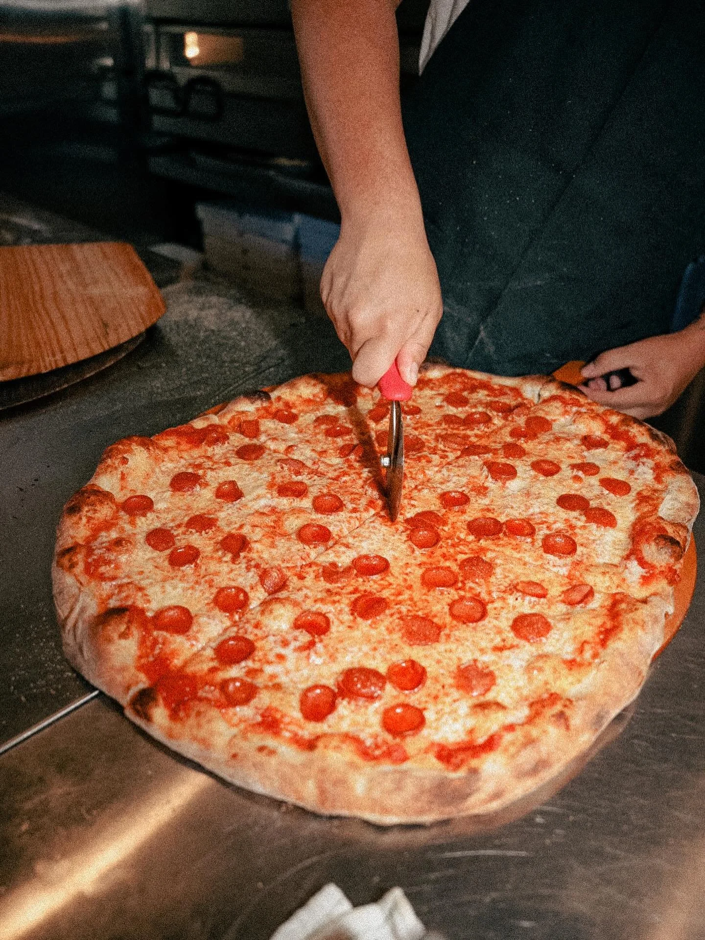 What&rsquo;s for dinner tonight? 
Be the family hero and come grab a pie 🍕 or crush a whole one with your bestie ❤️

📍 Slice Project (Downtown)
300 Main St. Watsonville, CA
831-319-4851

📍 Slice Project at The Hangar 
45 Aviation Way Unit 6 Watson