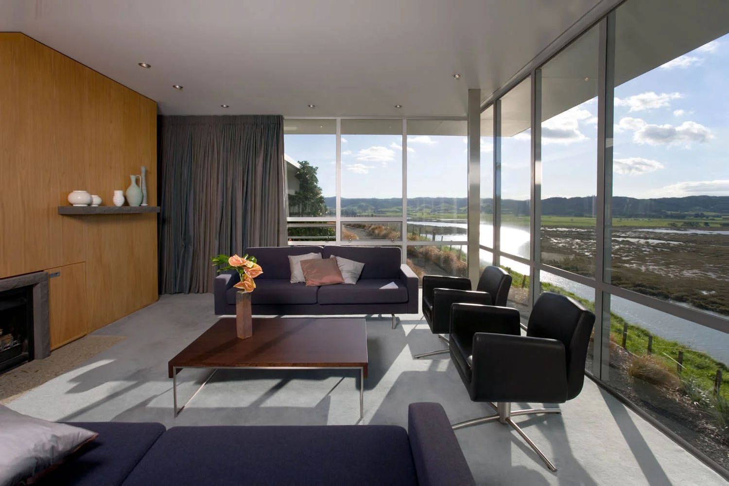 Murray House, Living