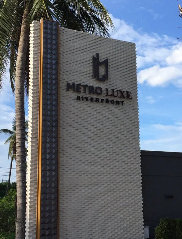 CM15 Cr : Metroluxe Riverfront