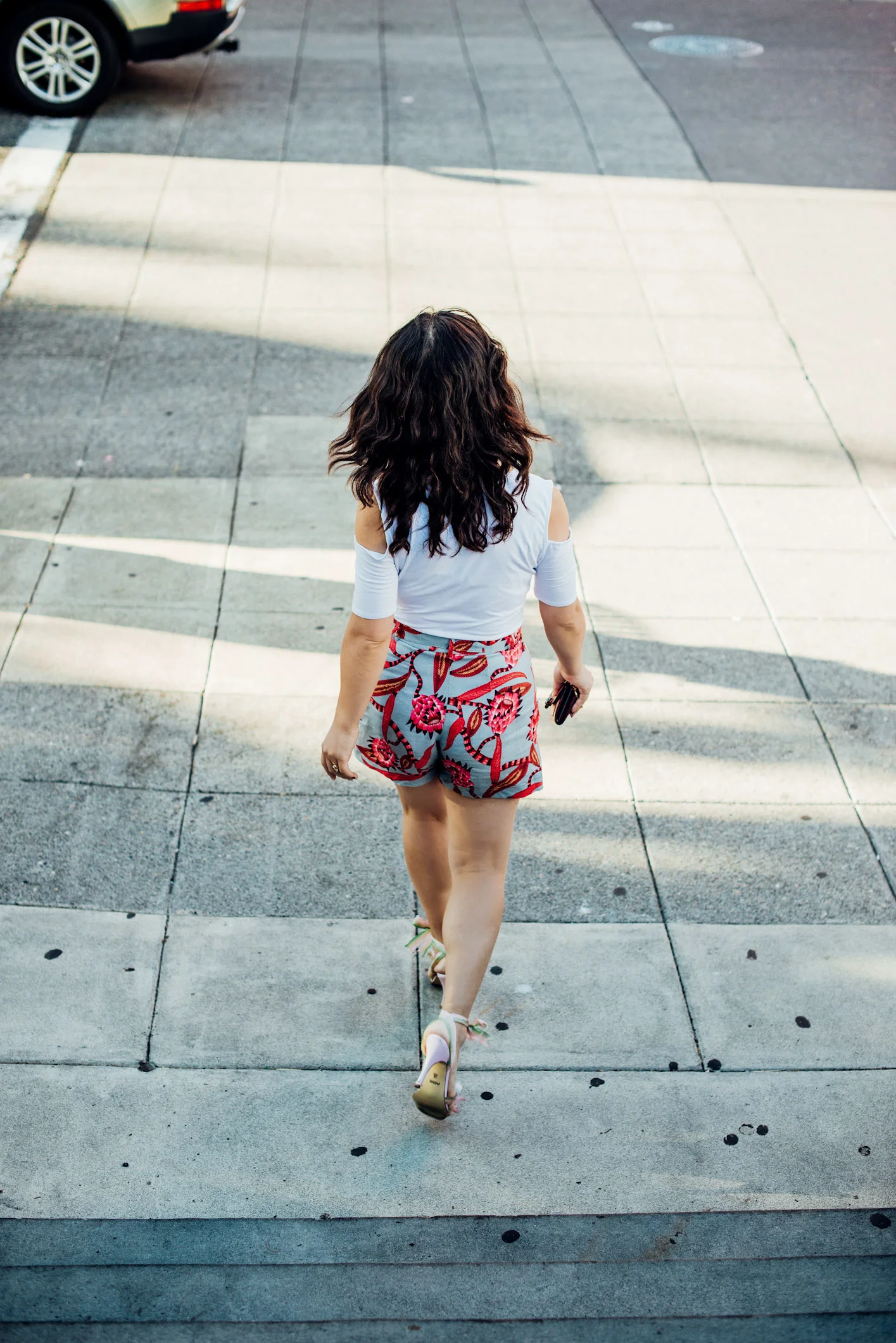 white-body-suit-and-hermes-floral-shorts-7034.jpg