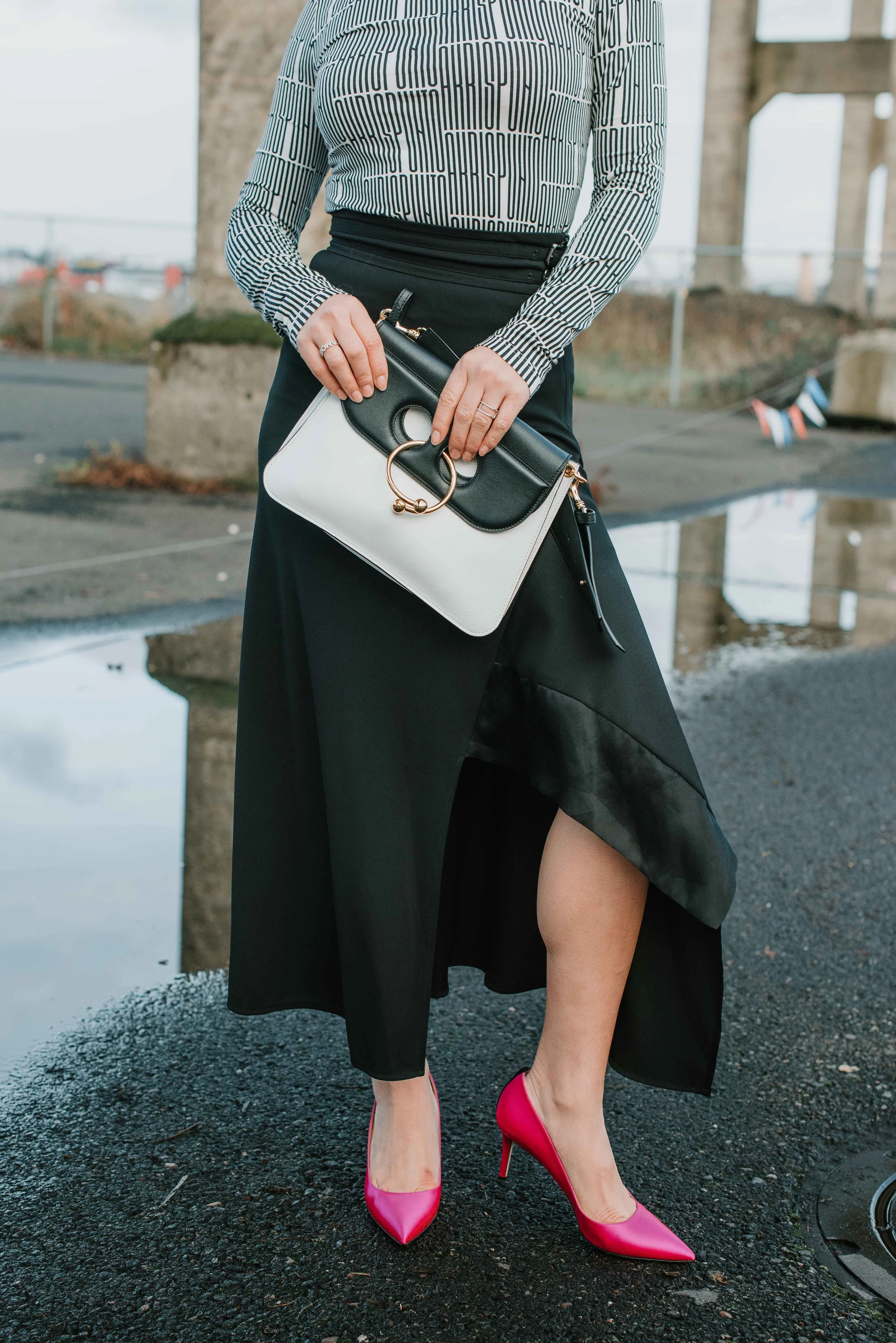 Akris-punto-turtle-neck-and-pink-shoe-8022.jpg