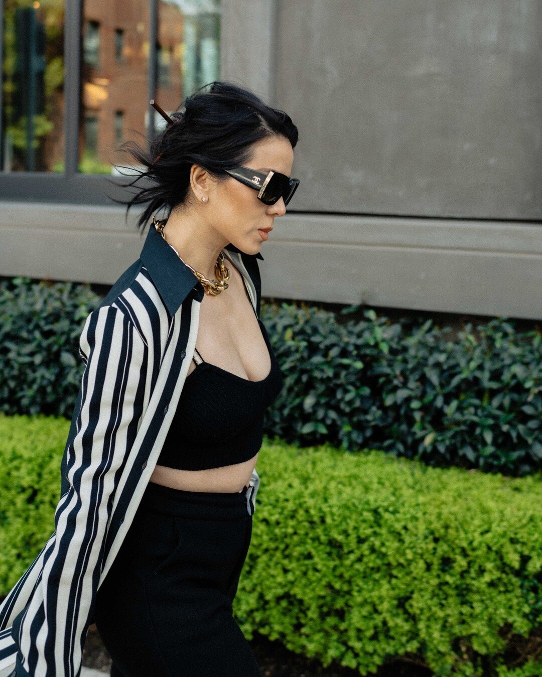 I acquired this LOEWE Striped Shirt a while ago. It didn't look good with a few outfits I put together so I left it aside and kind of forgot about it...Until today, I decided to try it with this black crop top underneath and this Capri black pants. I