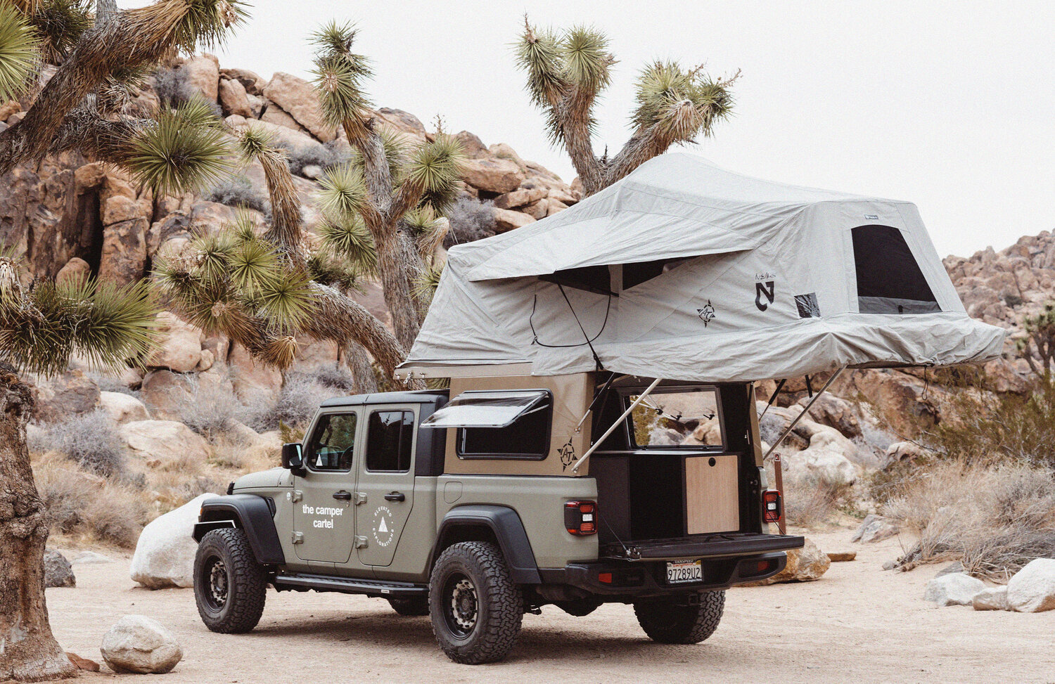 s-wc-safari-20-Jeep-Gladiator-4x4-campervan-camper-cartel-exterior-expanded.jpg