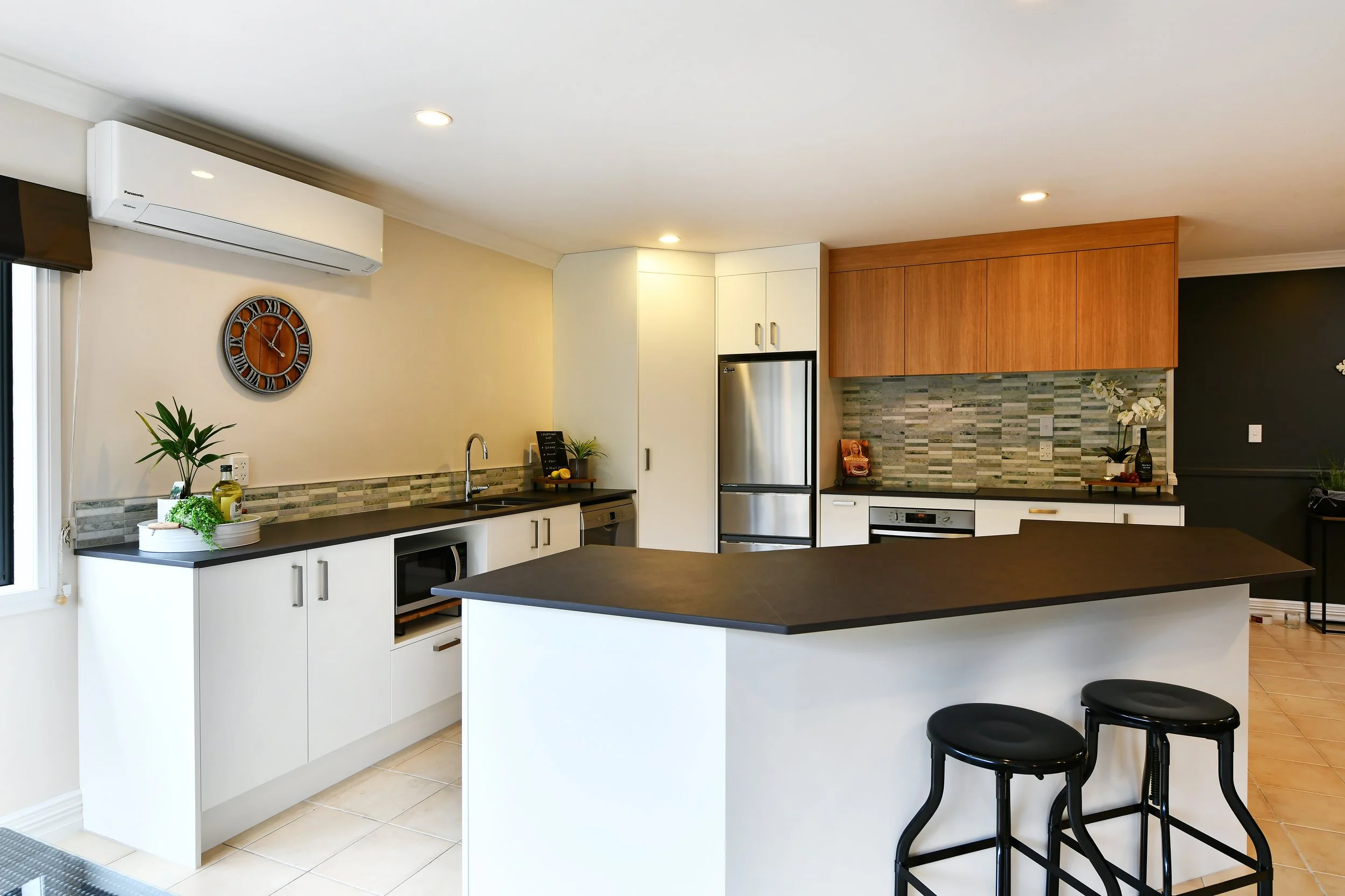 Kitchen Layout that has a re-fresh