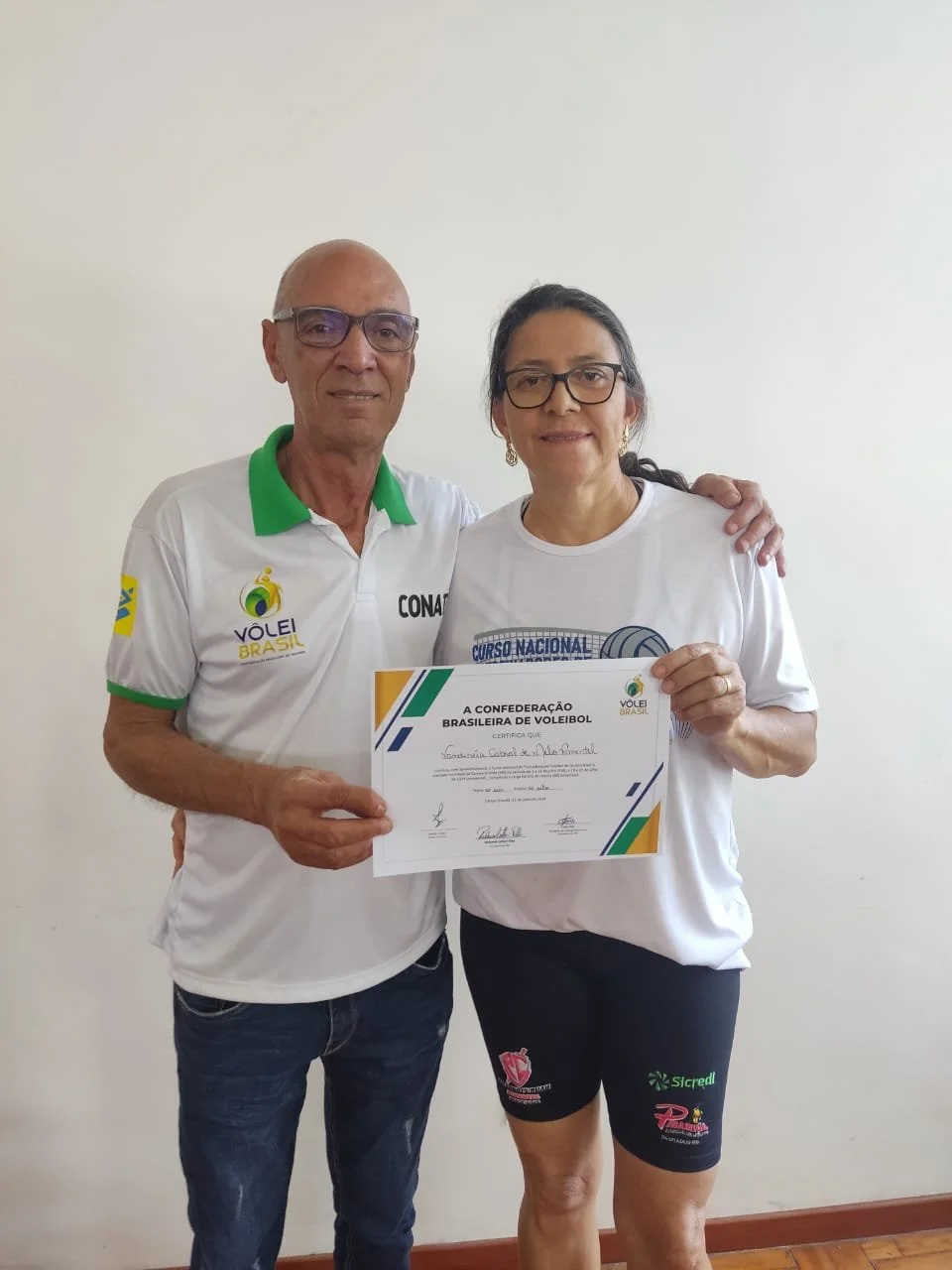 Professora de vôlei do Clube Indaiá participa de curso nacional de capacitação