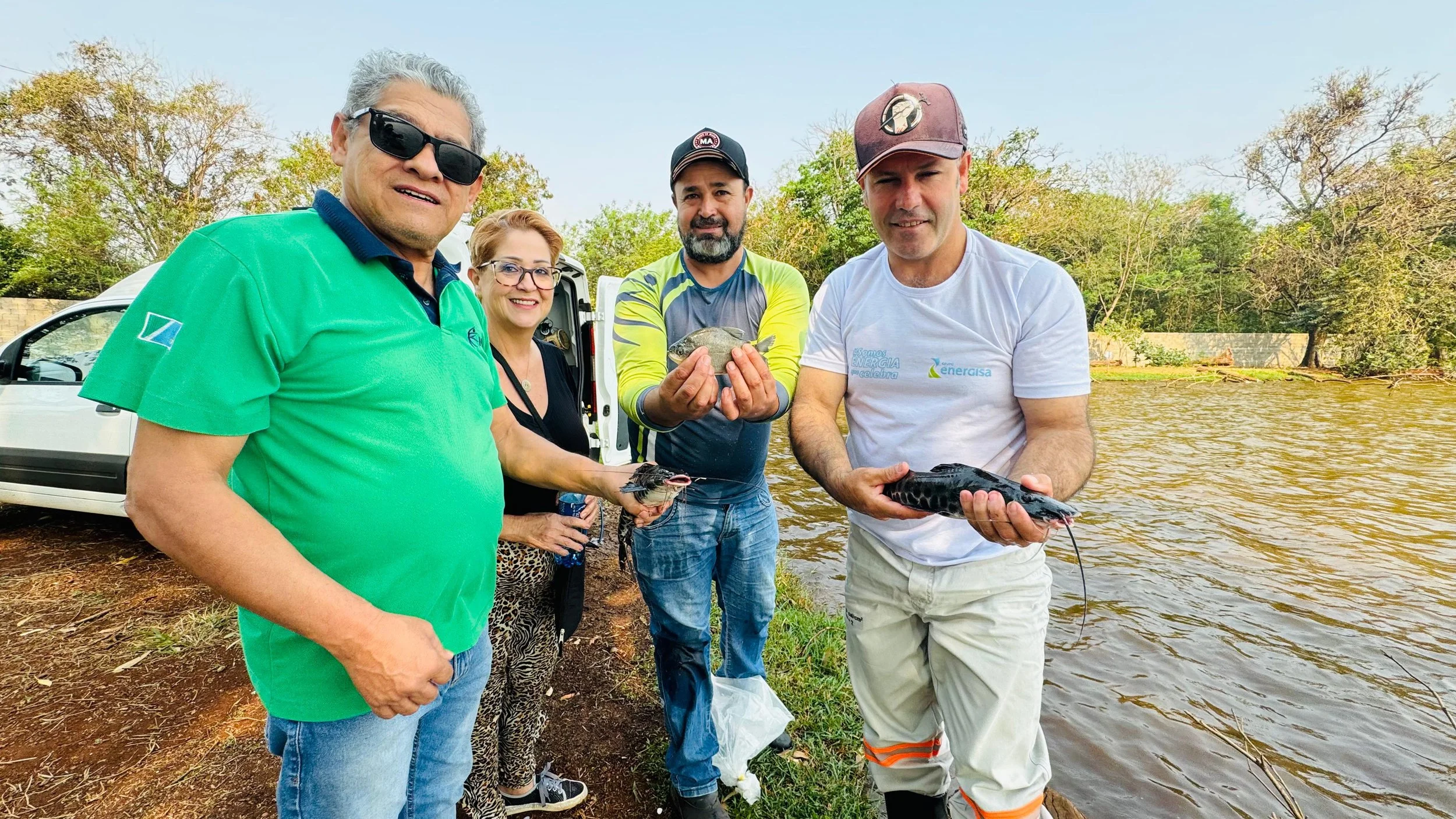 Clube Indaiá recebe 600 peixes em ação do projeto “Sócios pescadores” para revitalização do lago