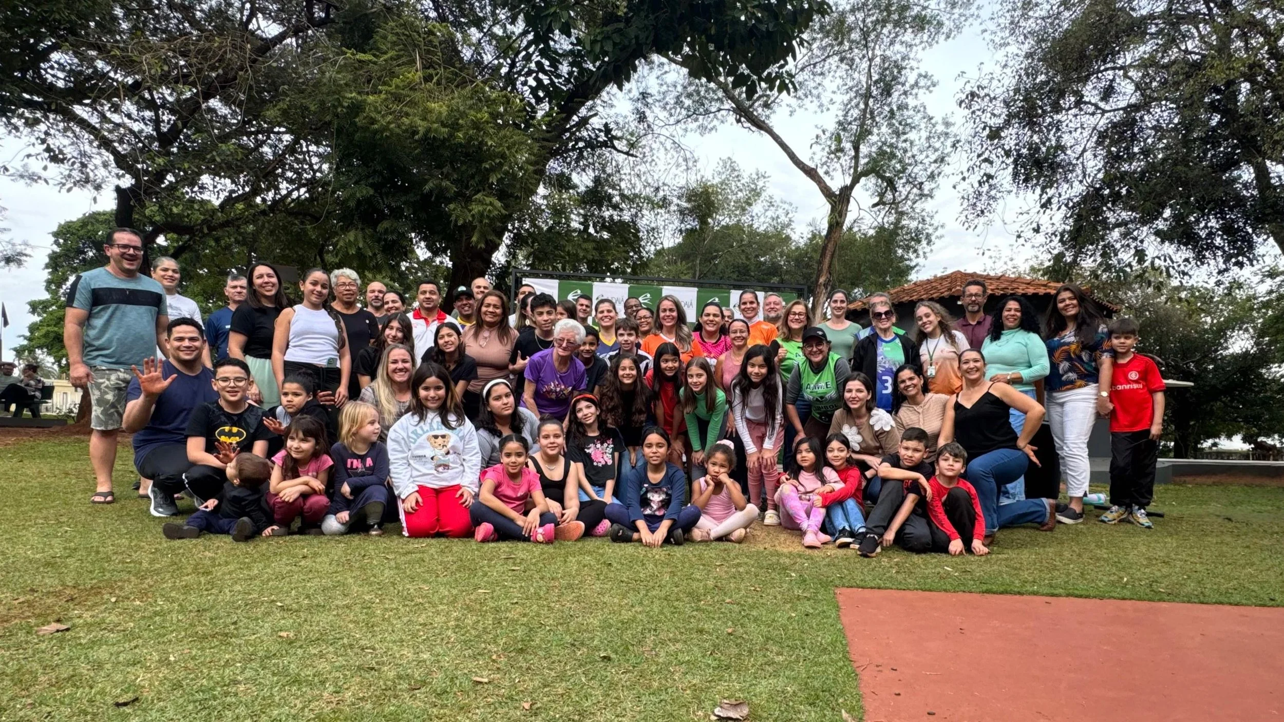 Clube Indaiá celebra 58 anos com plantio de árvores e homenagem às raízes da sua história