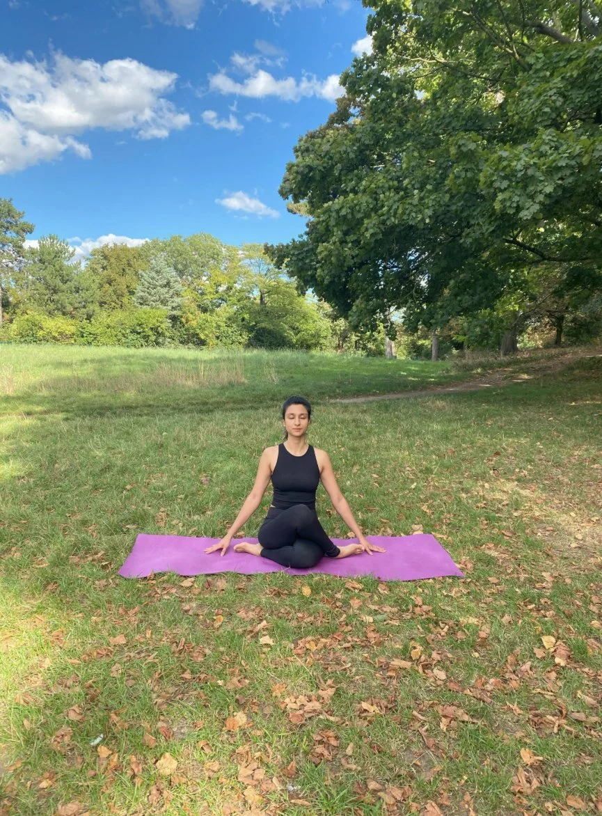 YOGA avec AKSHATA 🧘‍♀️ 