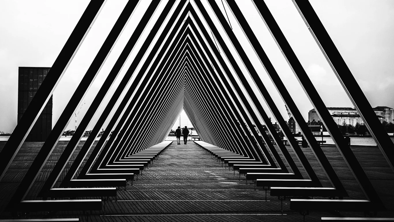 architecture_triangle_structure_120832_1366x768bw.jpg