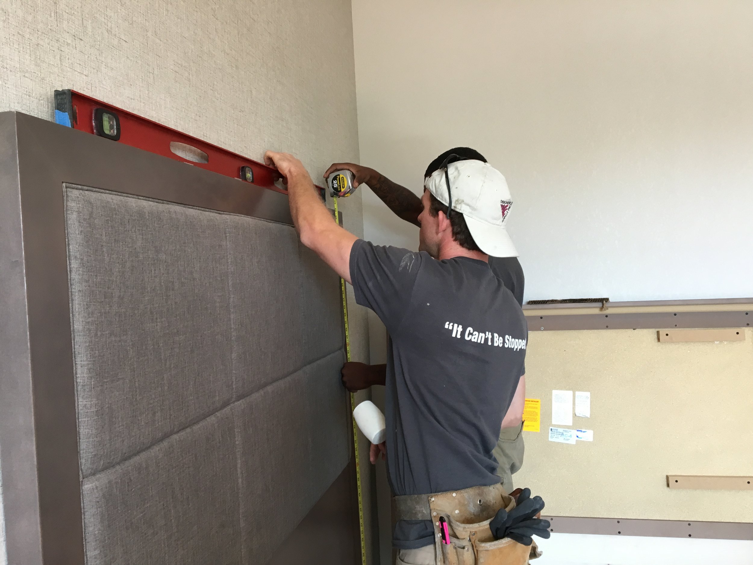 hampton inn designer walls contractor