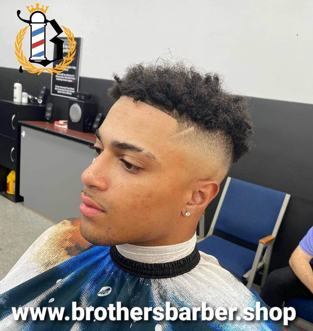 @mitchythebarber Schedule your appointment online at WWW.BROTHERSBARBER.SHOP
click the link in bio
#billsmafia
#716
#buffalolove 
#gobills
#onebuffalo
#barber
#buffalonewyork
#buffalohair
#barbershop
#williamsvilleny
#barbershopconnect
#hairstyle
#cu