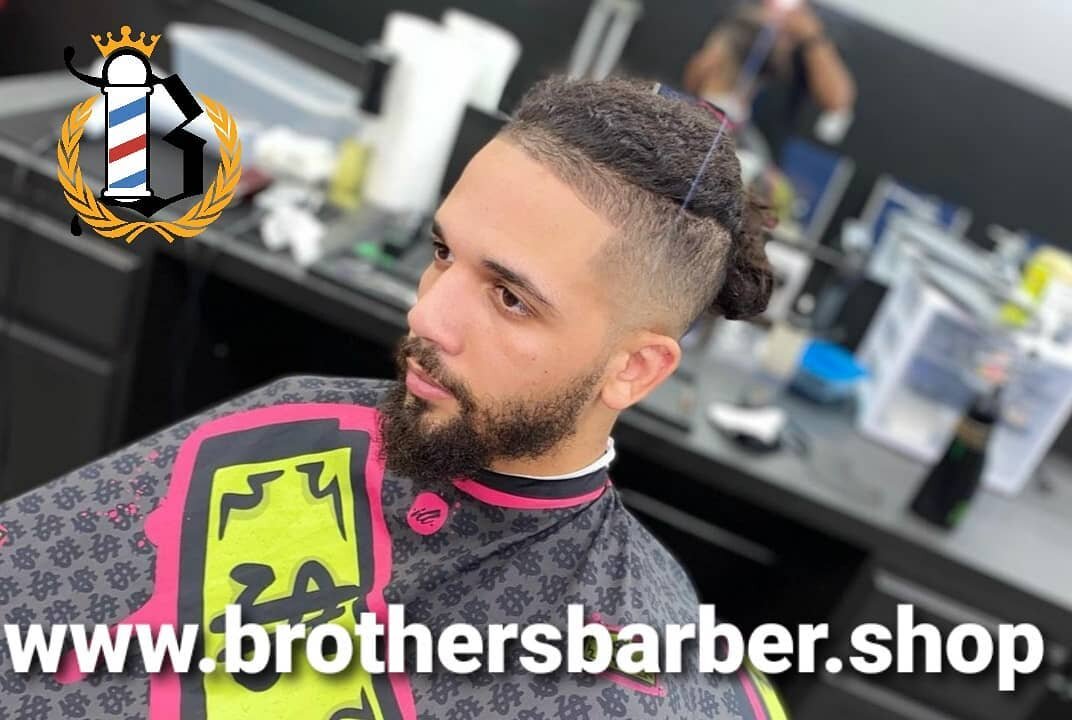 @ke.blendz Schedule your appointment online at WWW.BROTHERSBARBER.SHOP
click the link in bio
#billsmafia
#716
#buffalolove 
#gobills
#onebuffalo
#barber
#buffalonewyork
#buffalohair
#barbershop
#williamsvilleny
#barbershopconnect
#hairstyle
#cutofthe