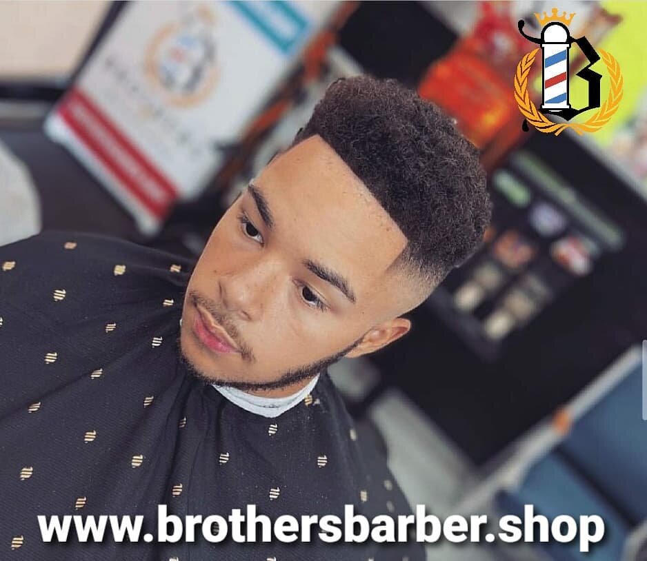 @cuts.by.dante Schedule your appointment online at WWW.BROTHERSBARBER.SHOP
click the link in bio
#billsmafia
#716
#buffalolove 
#gobills
#onebuffalo
#barber
#buffalonewyork
#buffalohair
#barbershop
#williamsvilleny
#barbershopconnect
#hairstyle
#cuto
