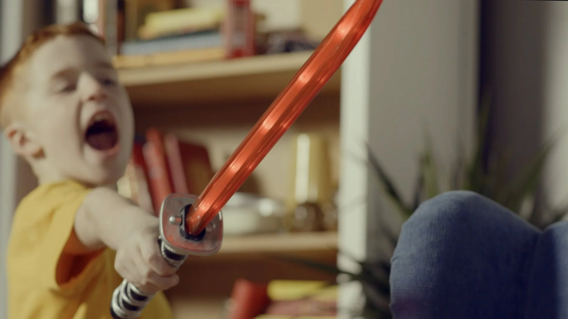  Ad for Araldite Glue. Directed by William Prince. 