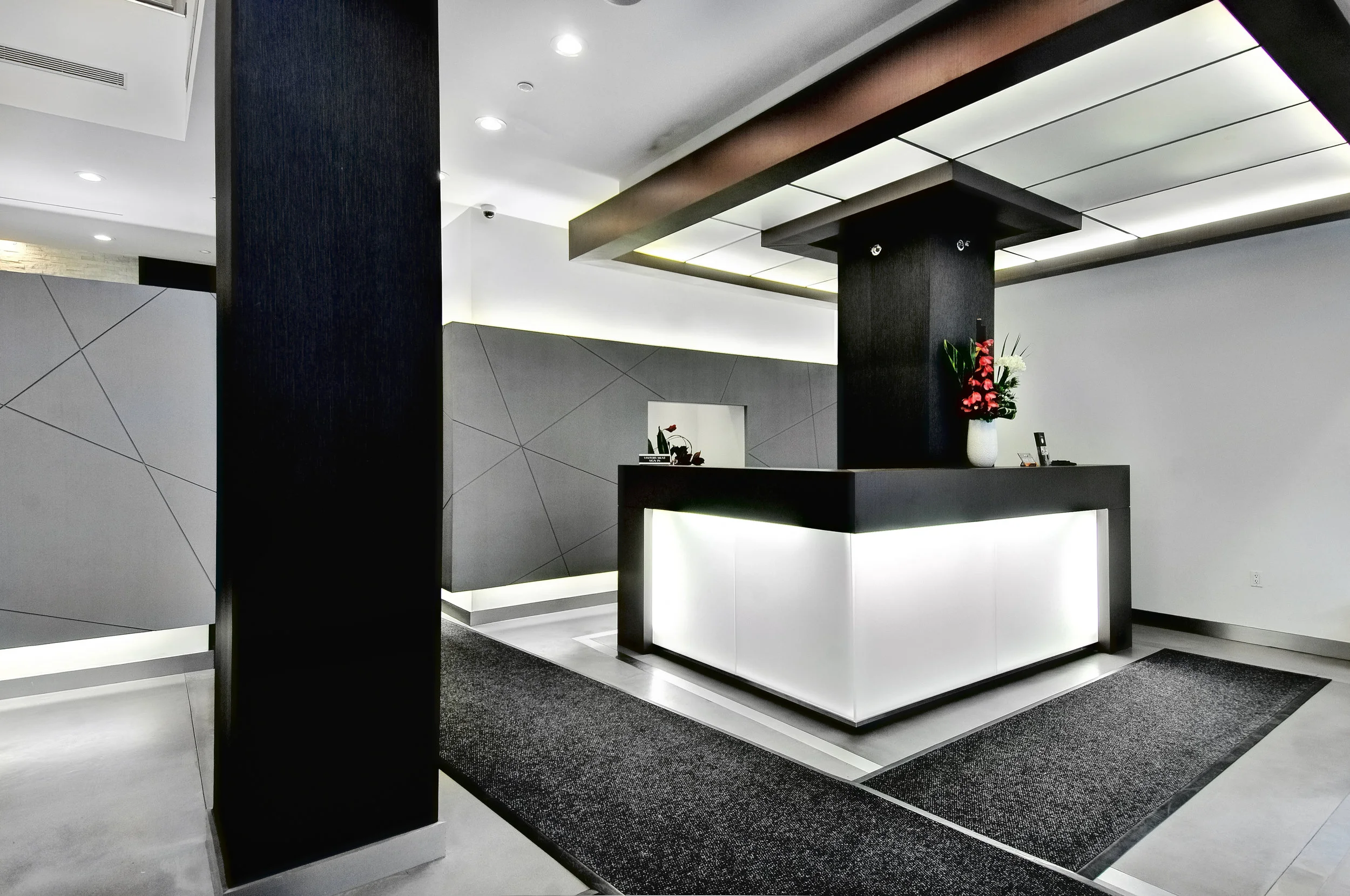 260_West_26th_St_FrontDesk.jpg