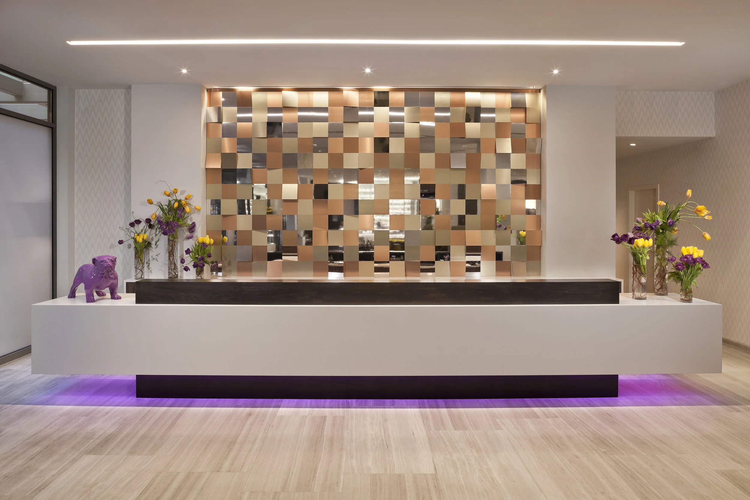 03InnsideNewYork-FrontDesk.jpg