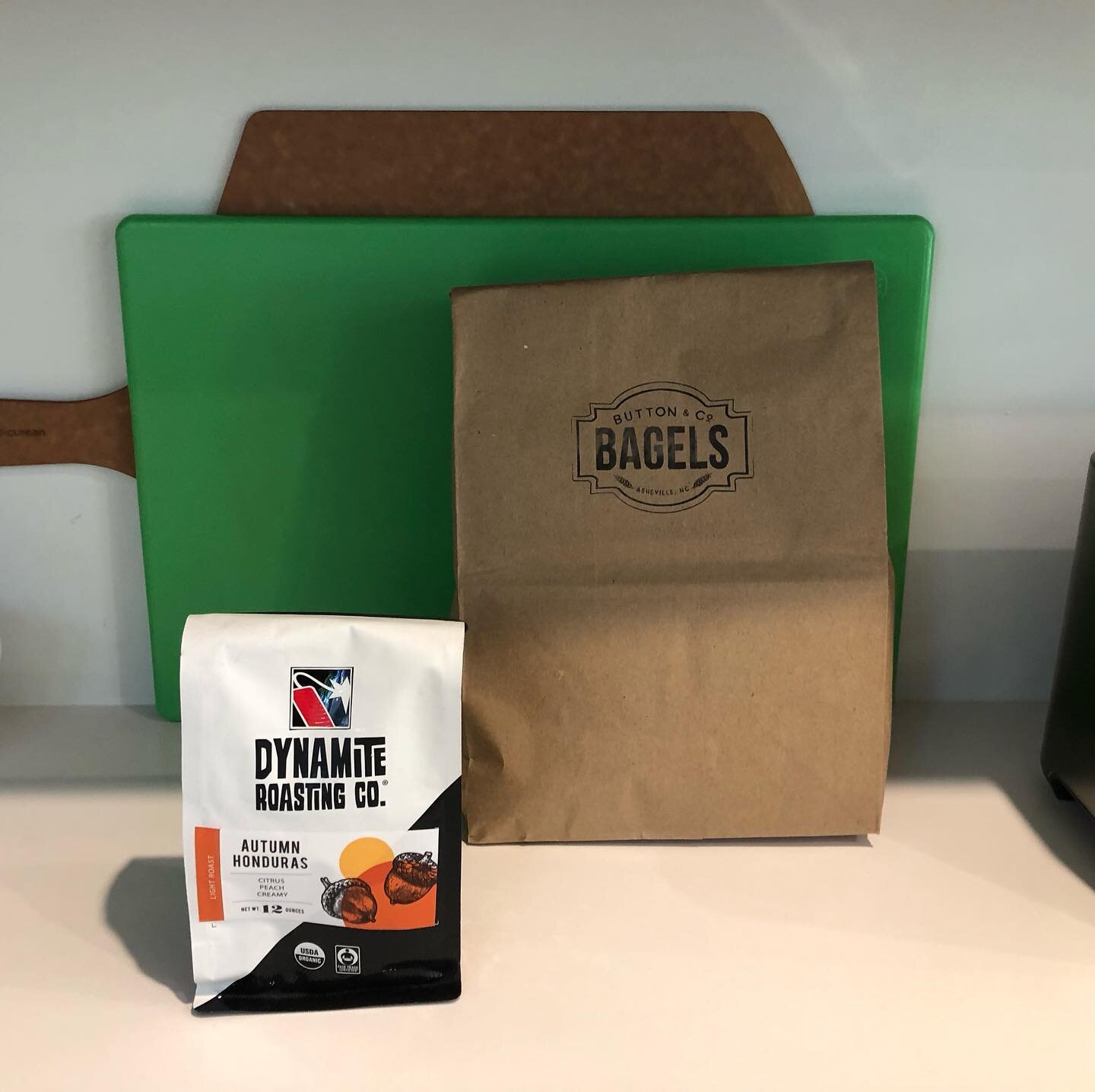 Did you know we provide all kinds of goodies for our guests? Complimentary locally roasted coffee and organic creamer, farm fresh eggs, and fresh made bagels and cream cheese from @buttonbagels .
.
.
#asheville #ashevillenc #ashevilleairbnb #coffee #
