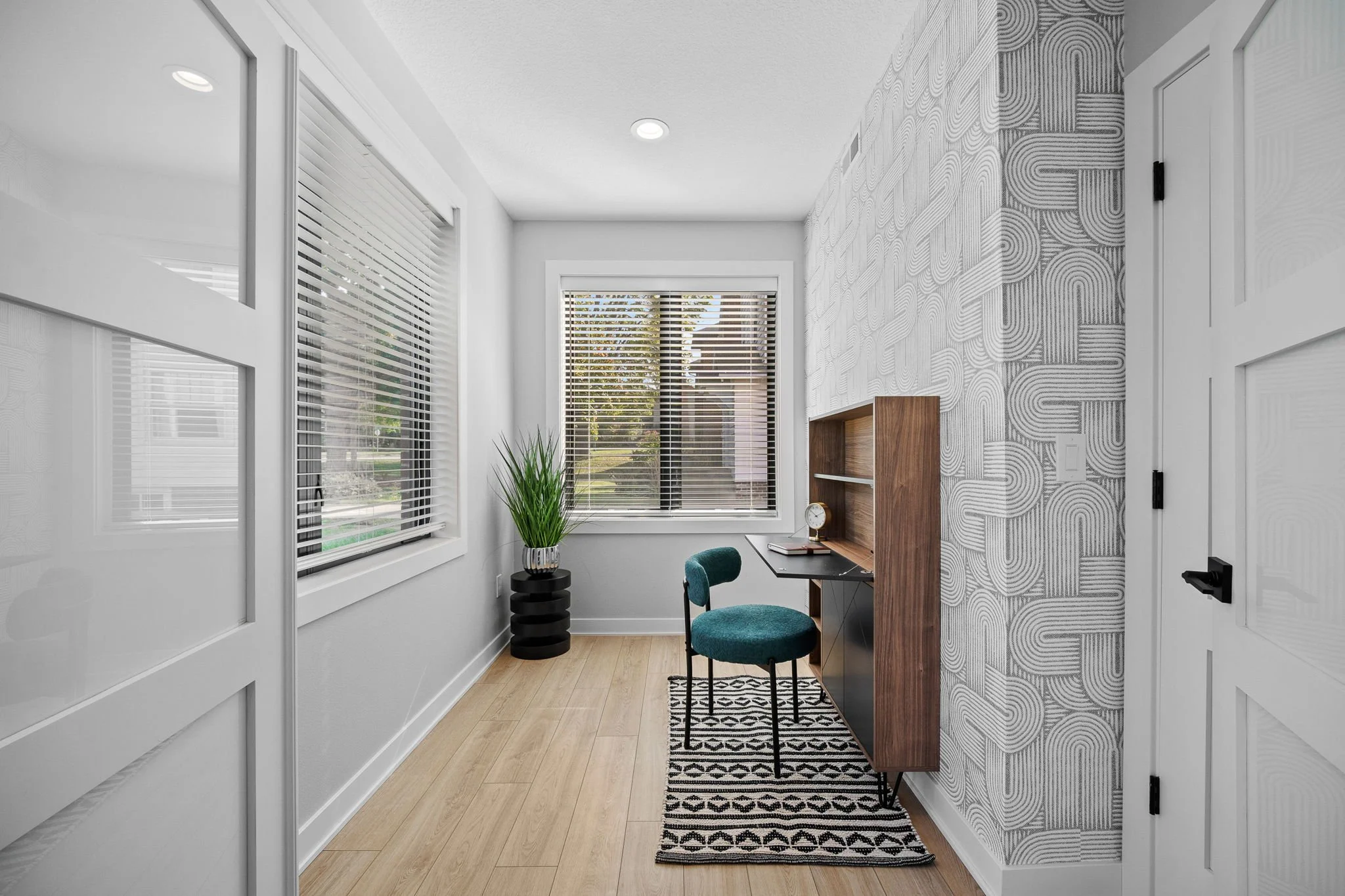 3-web-or-mls-4820 Ingersoll Ave-1.jpg