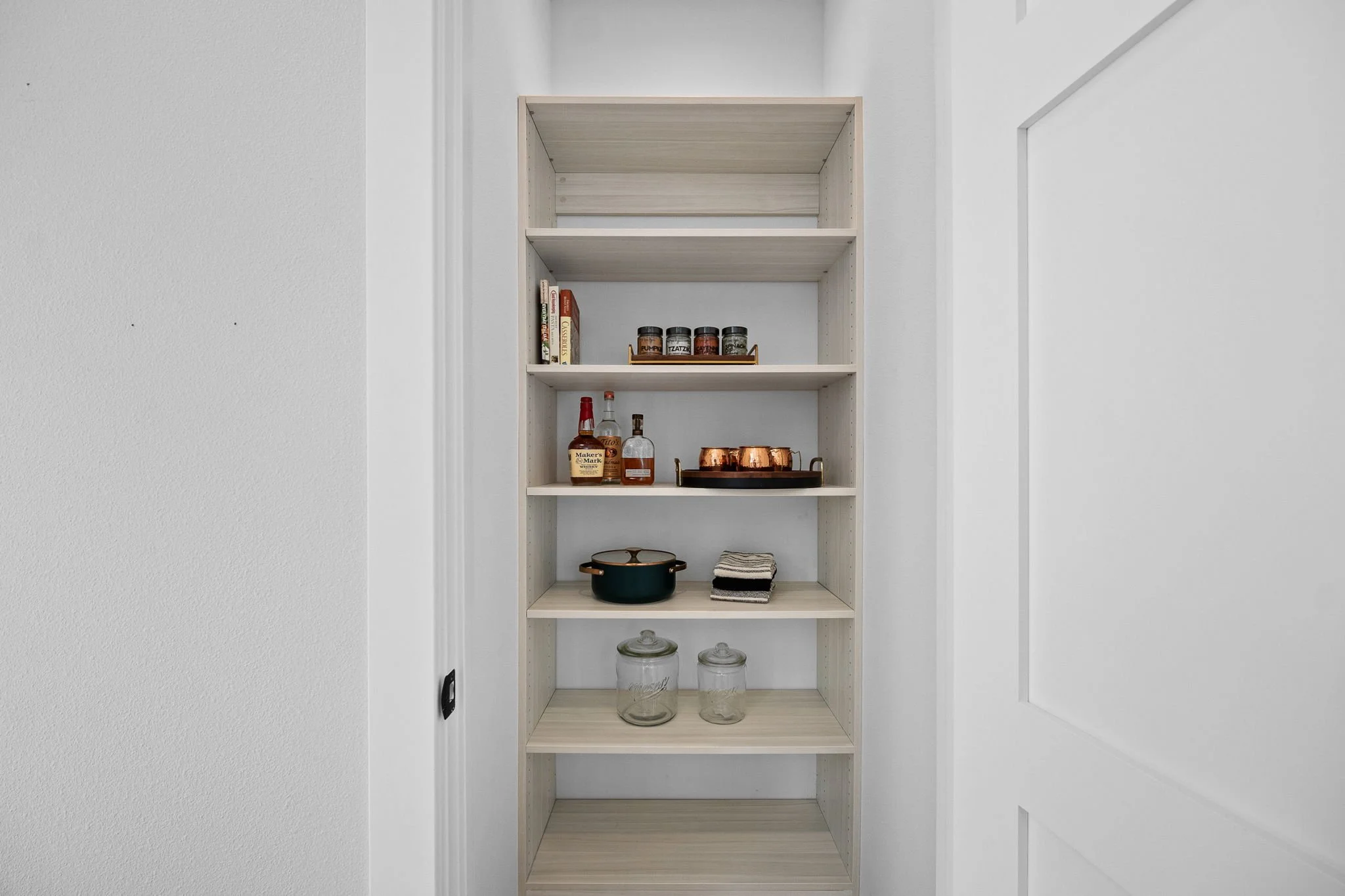 15-web-or-mls-4820 Ingersoll Ave-13.jpg