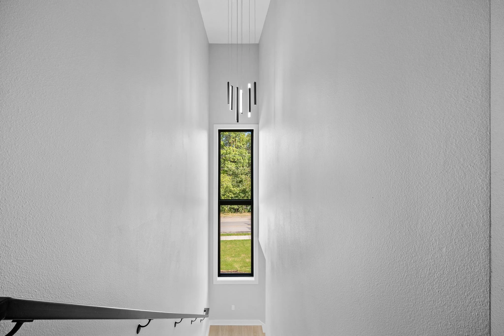 22-web-or-mls-4820 Ingersoll Ave-20.jpg