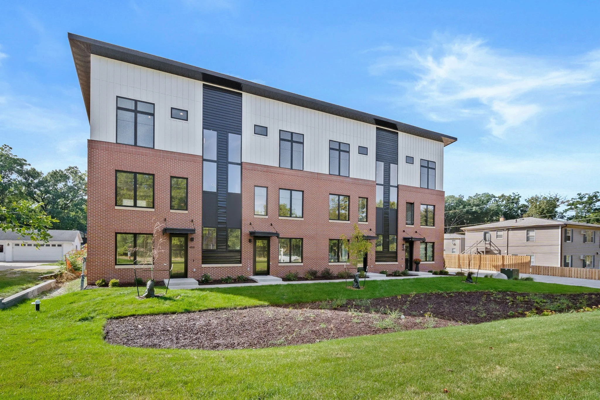 35-web-or-mls-4820 Ingersoll Ave-34.jpg