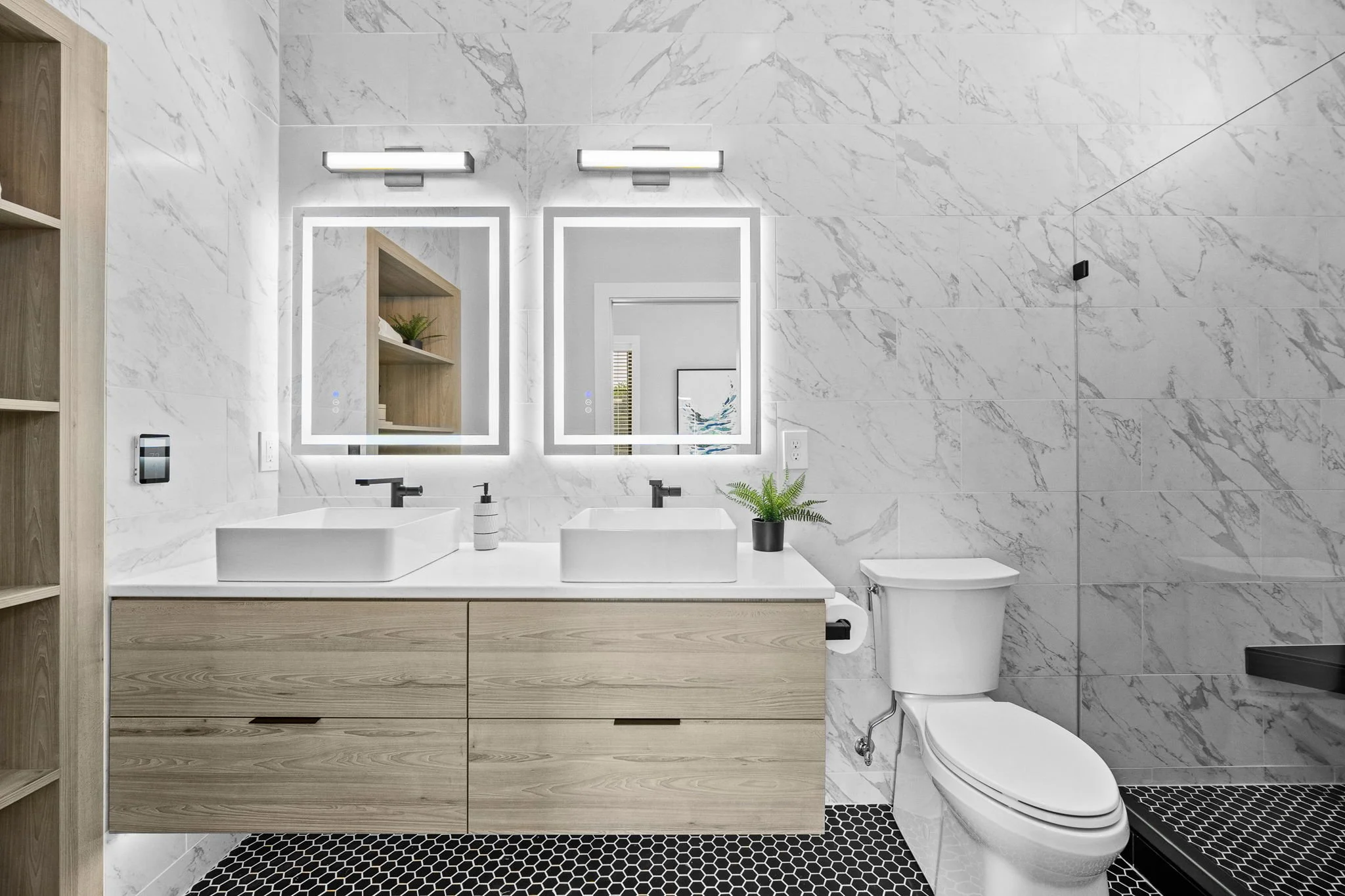 26-web-or-mls-4820 Ingersoll Ave-24.jpg