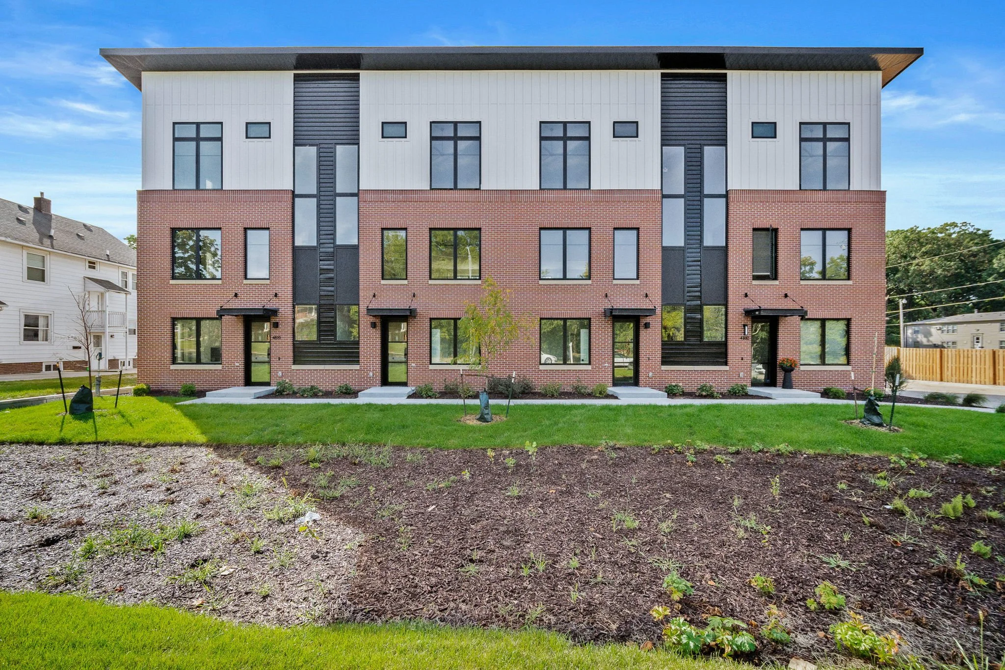 1-web-or-mls-4820 Ingersoll Ave-35.jpg