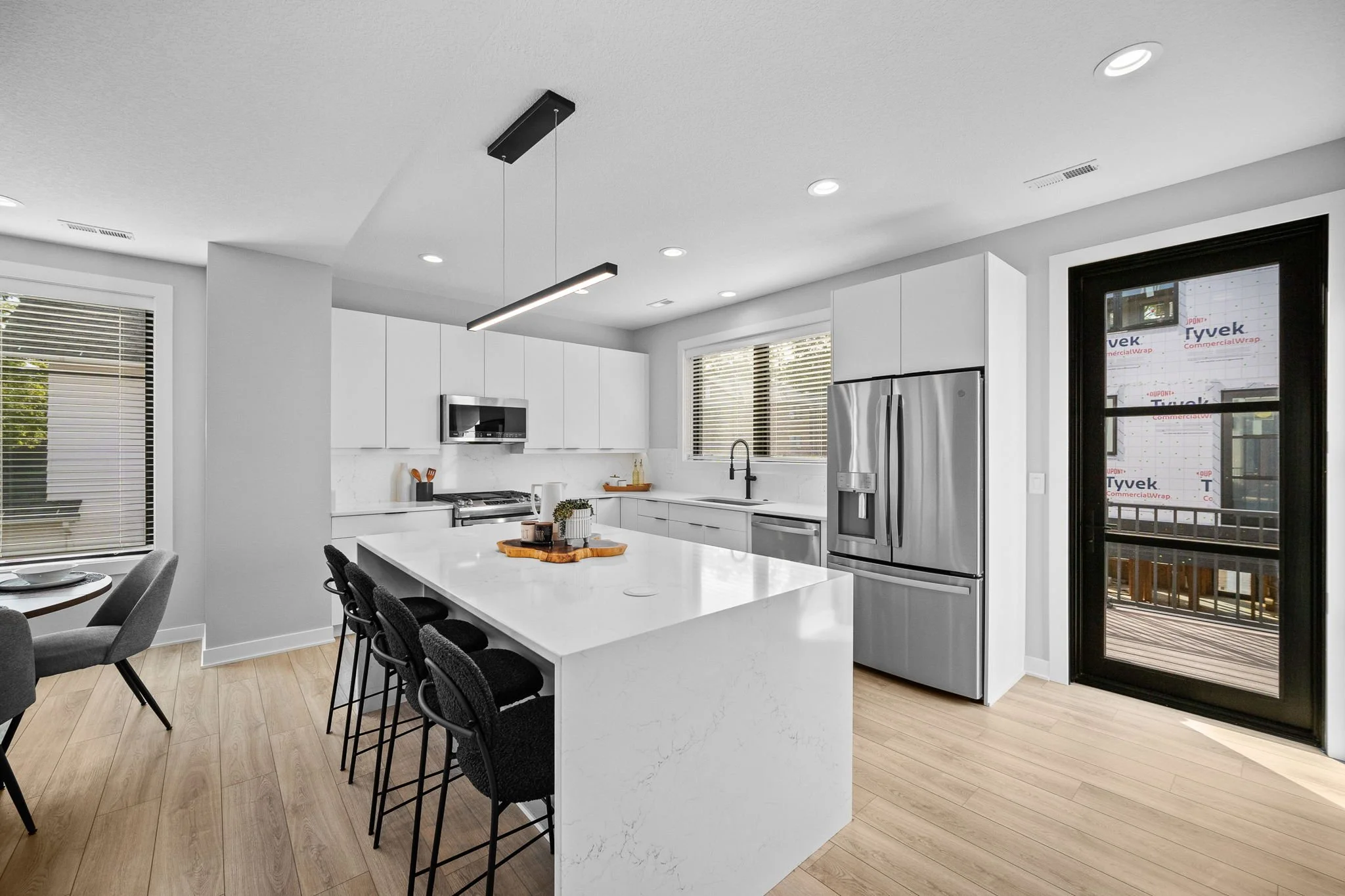 8-web-or-mls-4820 Ingersoll Ave-6.jpg