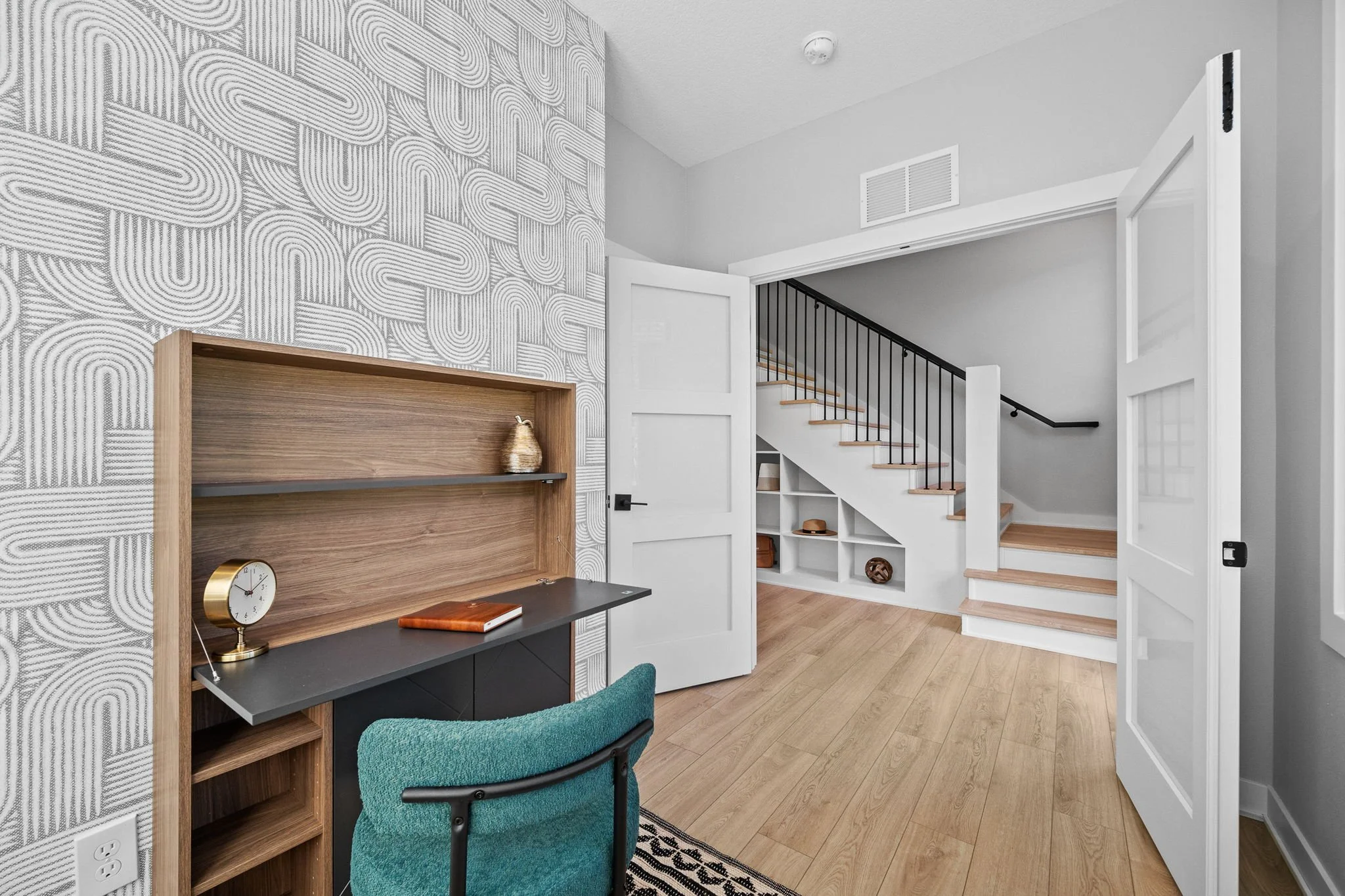 4-web-or-mls-4820 Ingersoll Ave-2.jpg