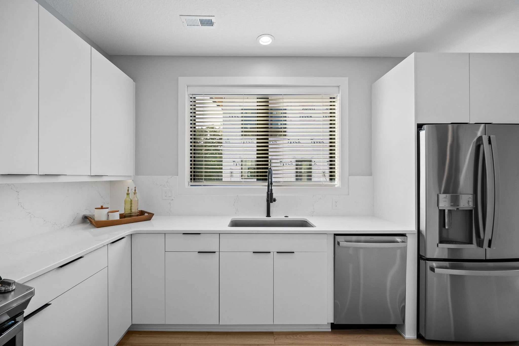 12-web-or-mls-4820 Ingersoll Ave-10.jpg