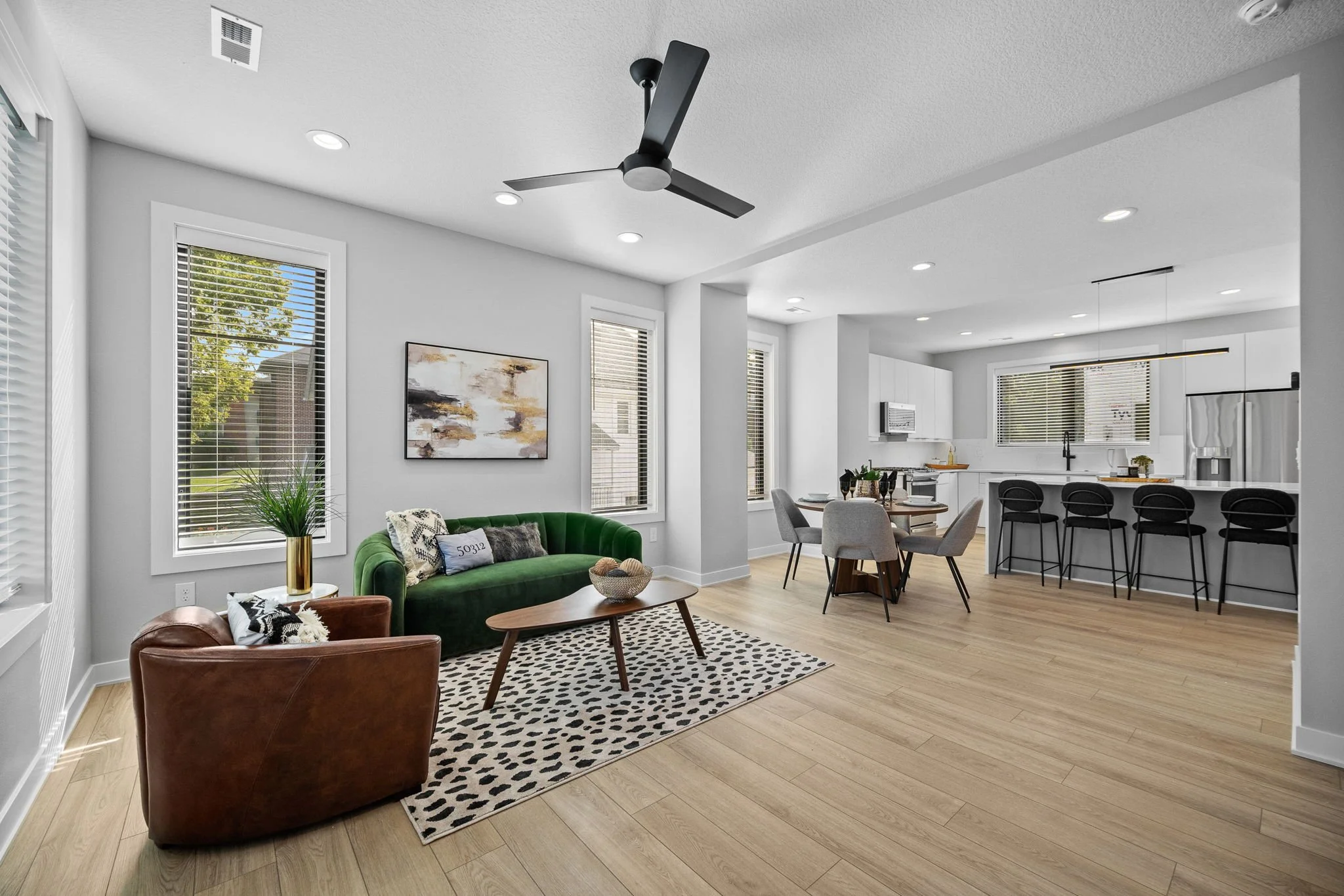 20-web-or-mls-4820 Ingersoll Ave-18.jpg