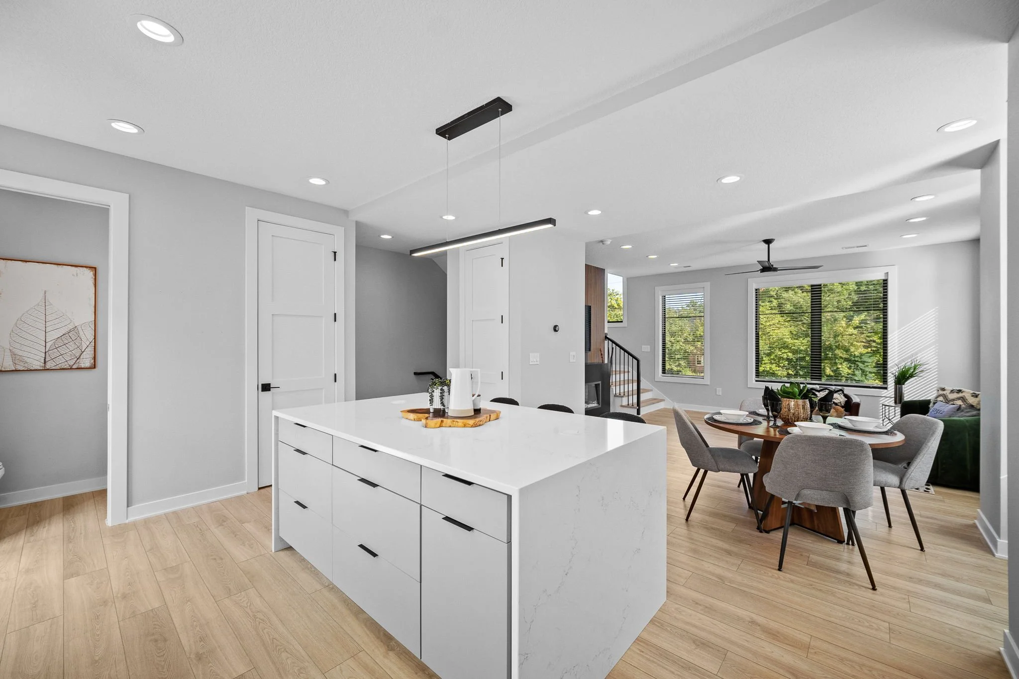 10-web-or-mls-4820 Ingersoll Ave-8.jpg