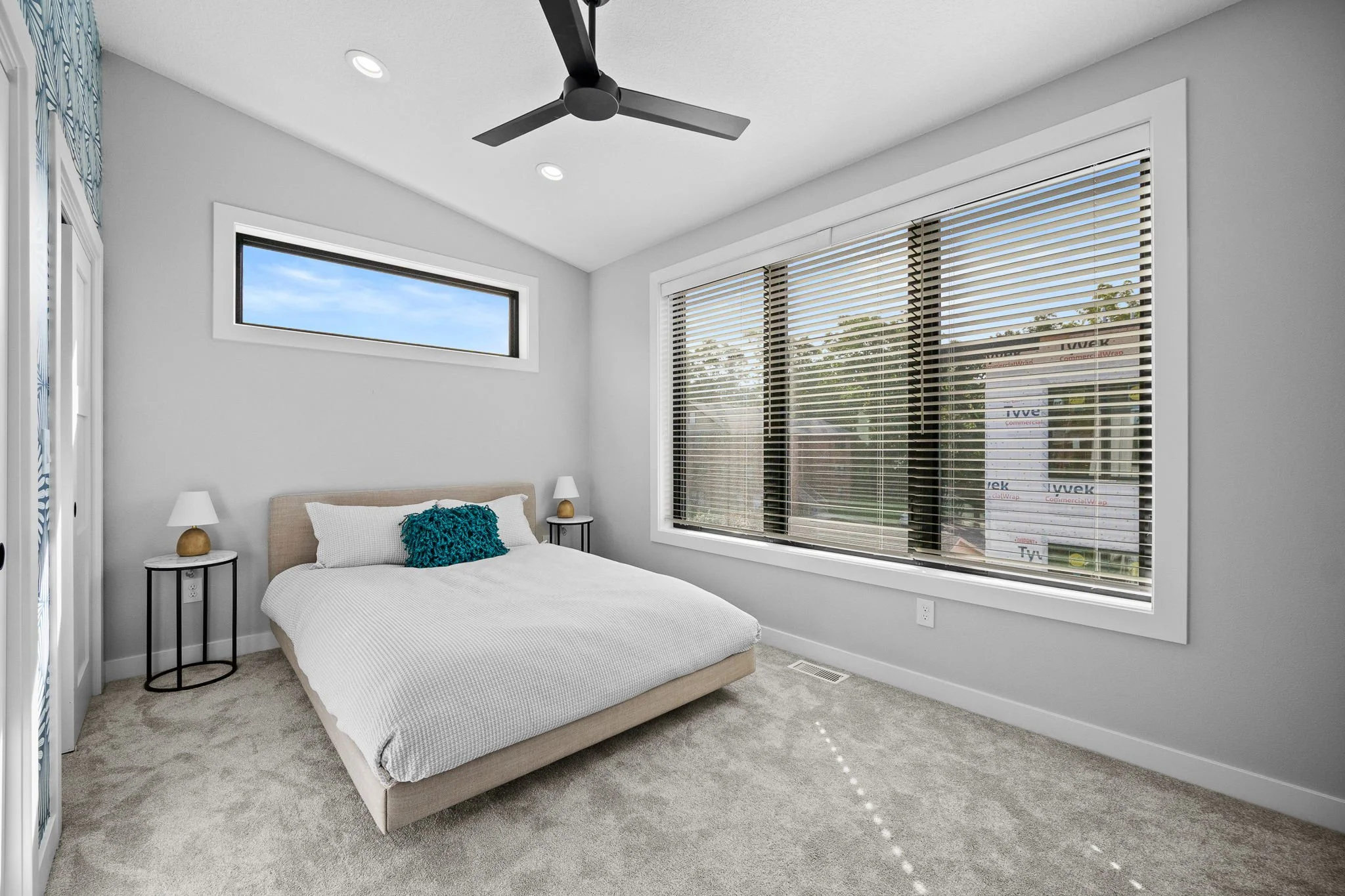 30-web-or-mls-4820 Ingersoll Ave-28.jpg