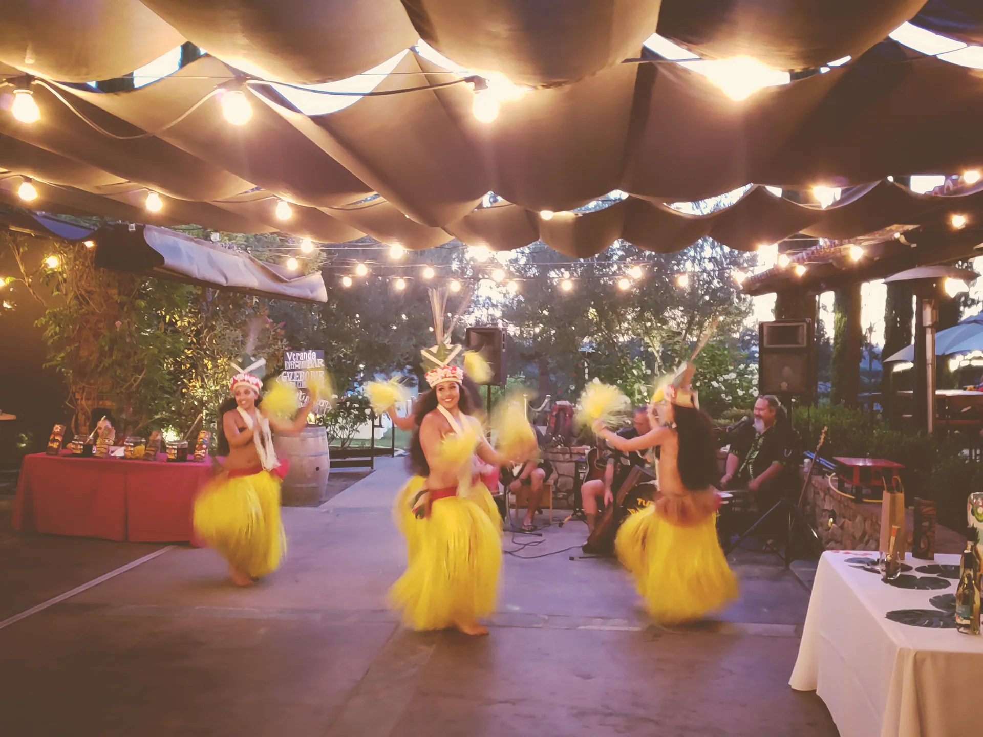 akioni-catering-sushi-teppanyaki-luau-japanese-cuisine-private-events-polynesian-dancers.jpg
